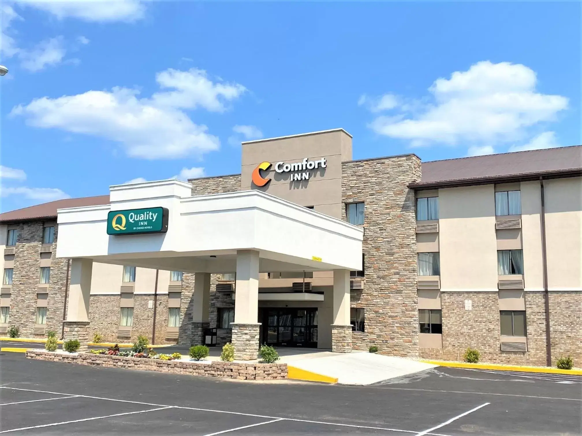 Property Building in Comfort Inn Charleston, WV