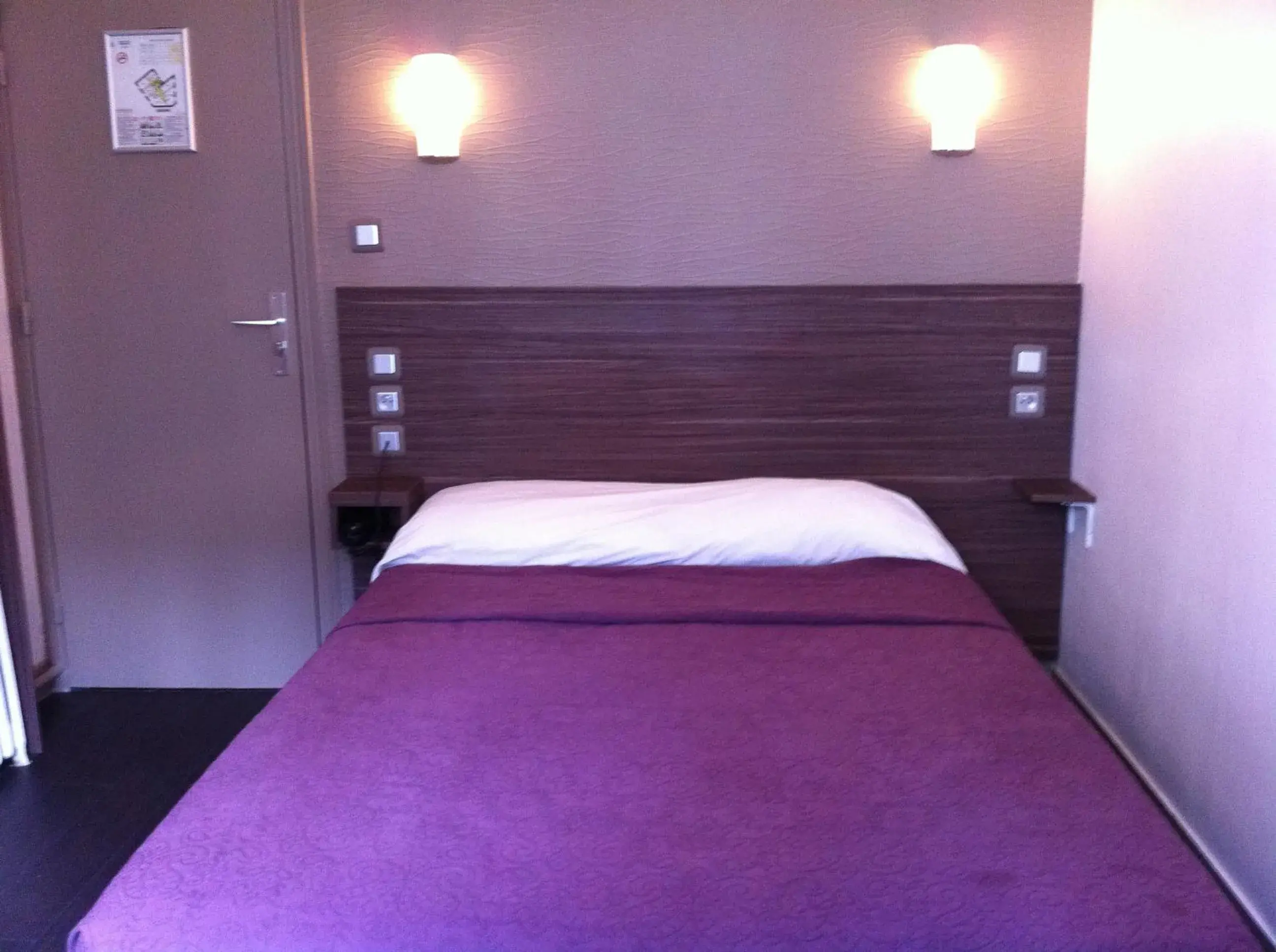 Bedroom, Bed in Grand Hôtel Magenta