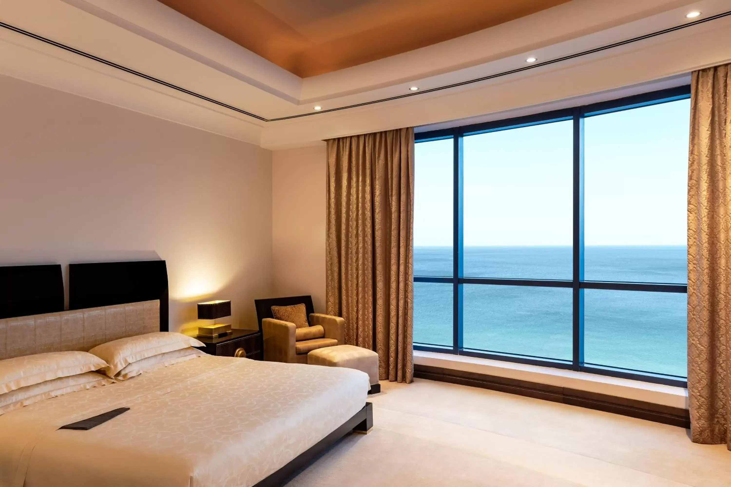 Photo of the whole room, Sea View in Le Meridien Al Aqah Beach Resort