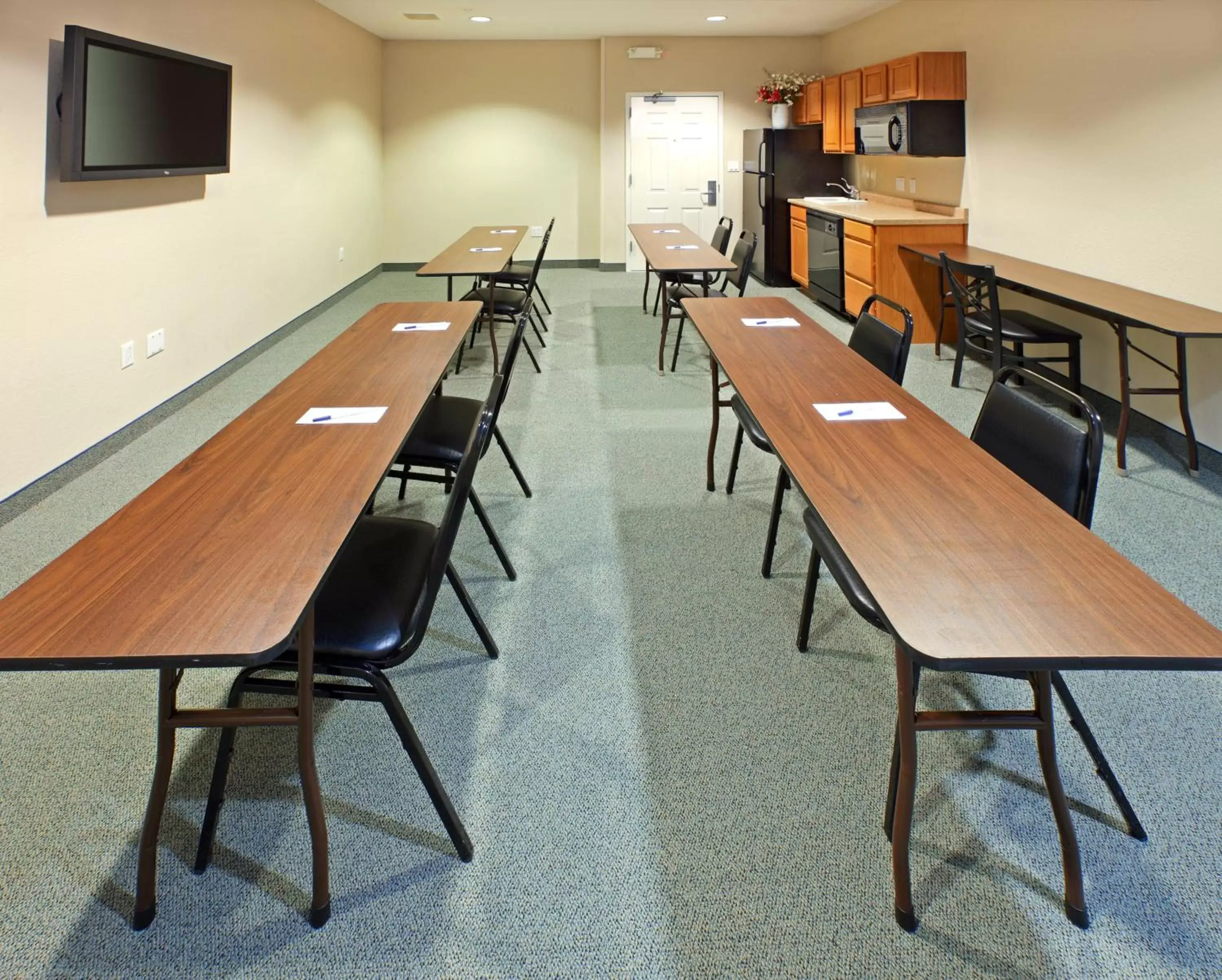 Meeting/conference room in Candlewood Suites West Little Rock, an IHG Hotel