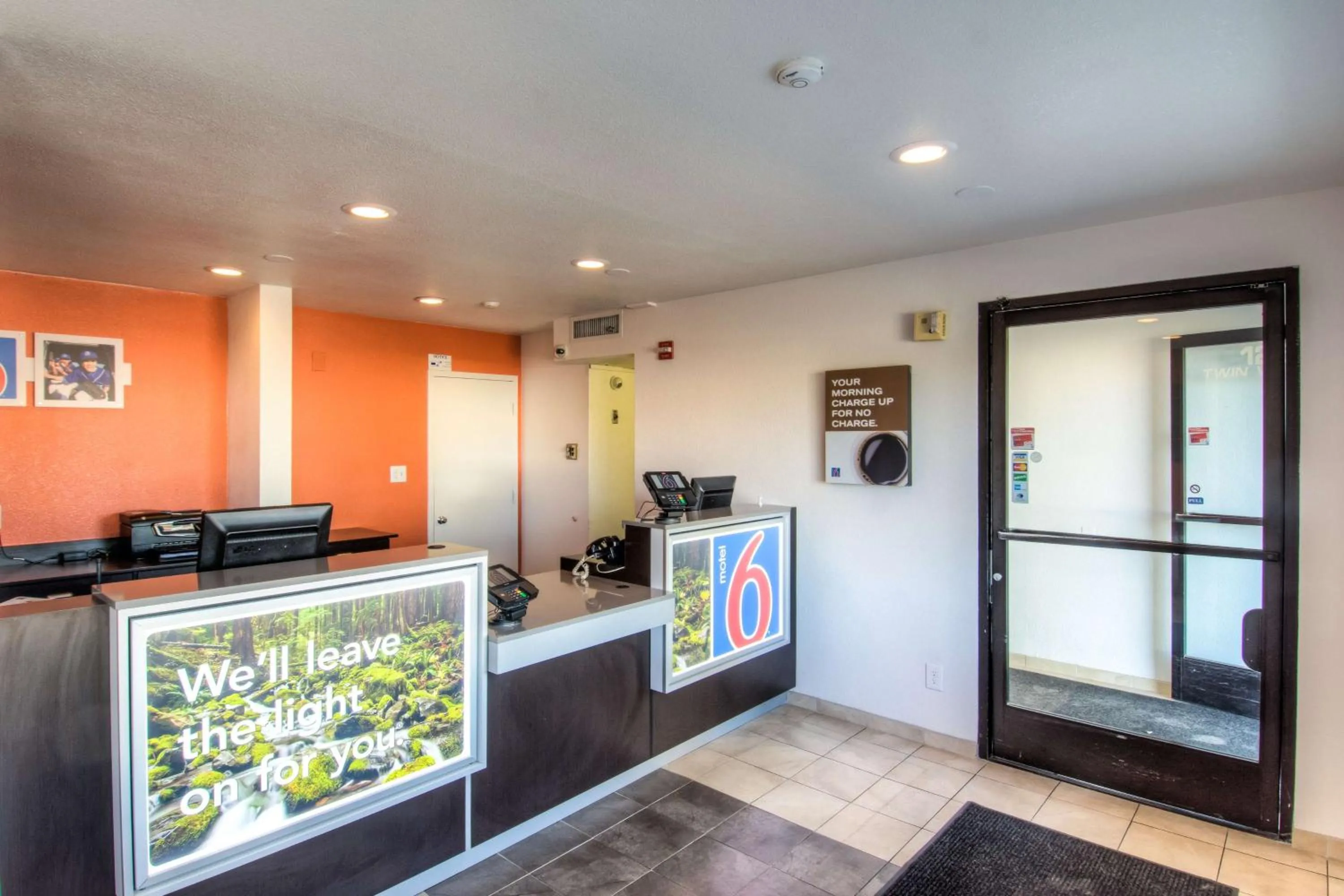 Lobby or reception in Motel 6-Redding, CA - North