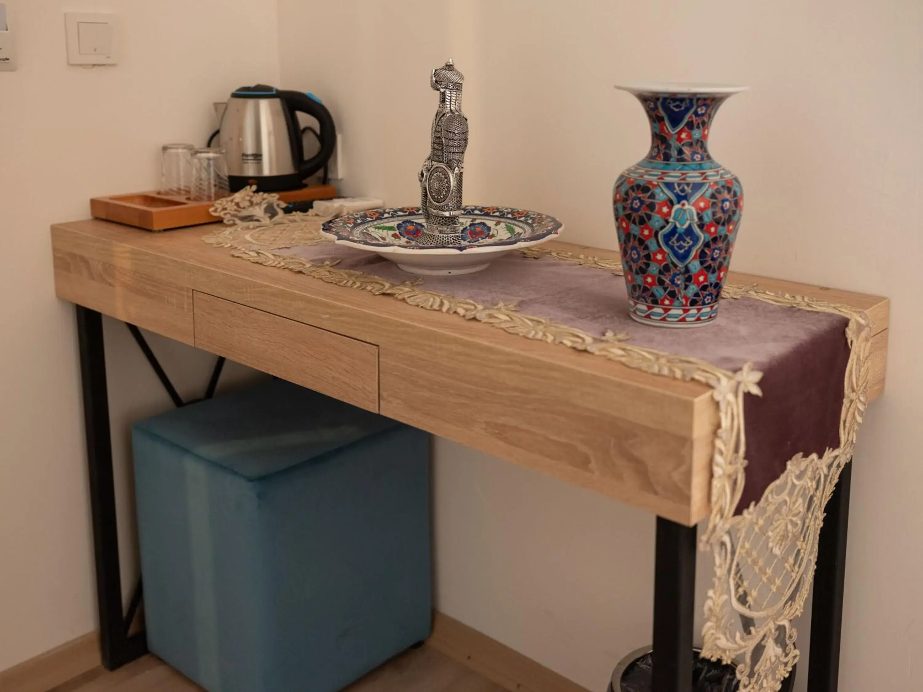 Coffee/tea facilities, Kitchen/Kitchenette in THE LAİLA HOTEL
