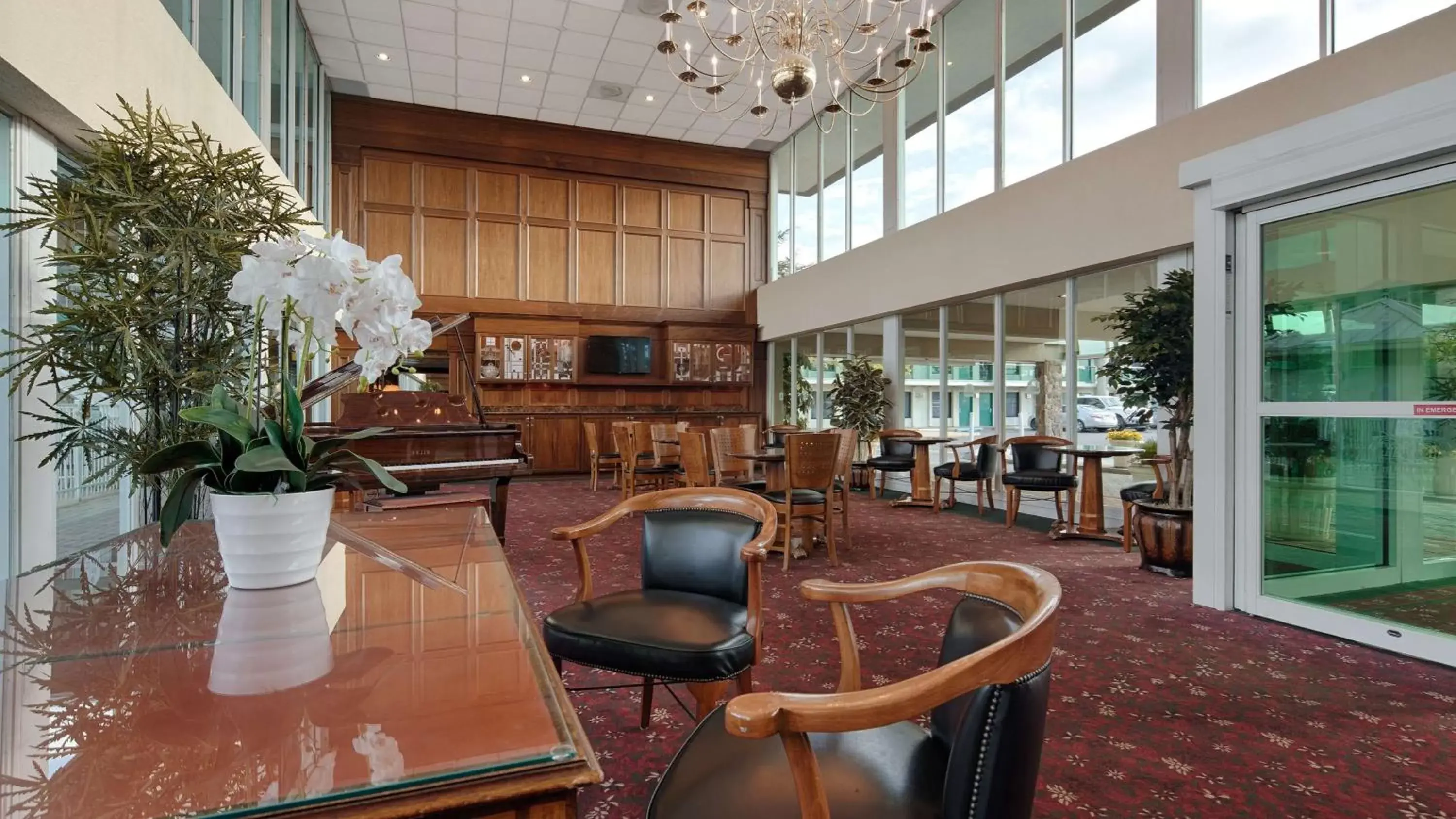 Lobby or reception in SureStay Plus Hotel by Best Western Brandywine Valley