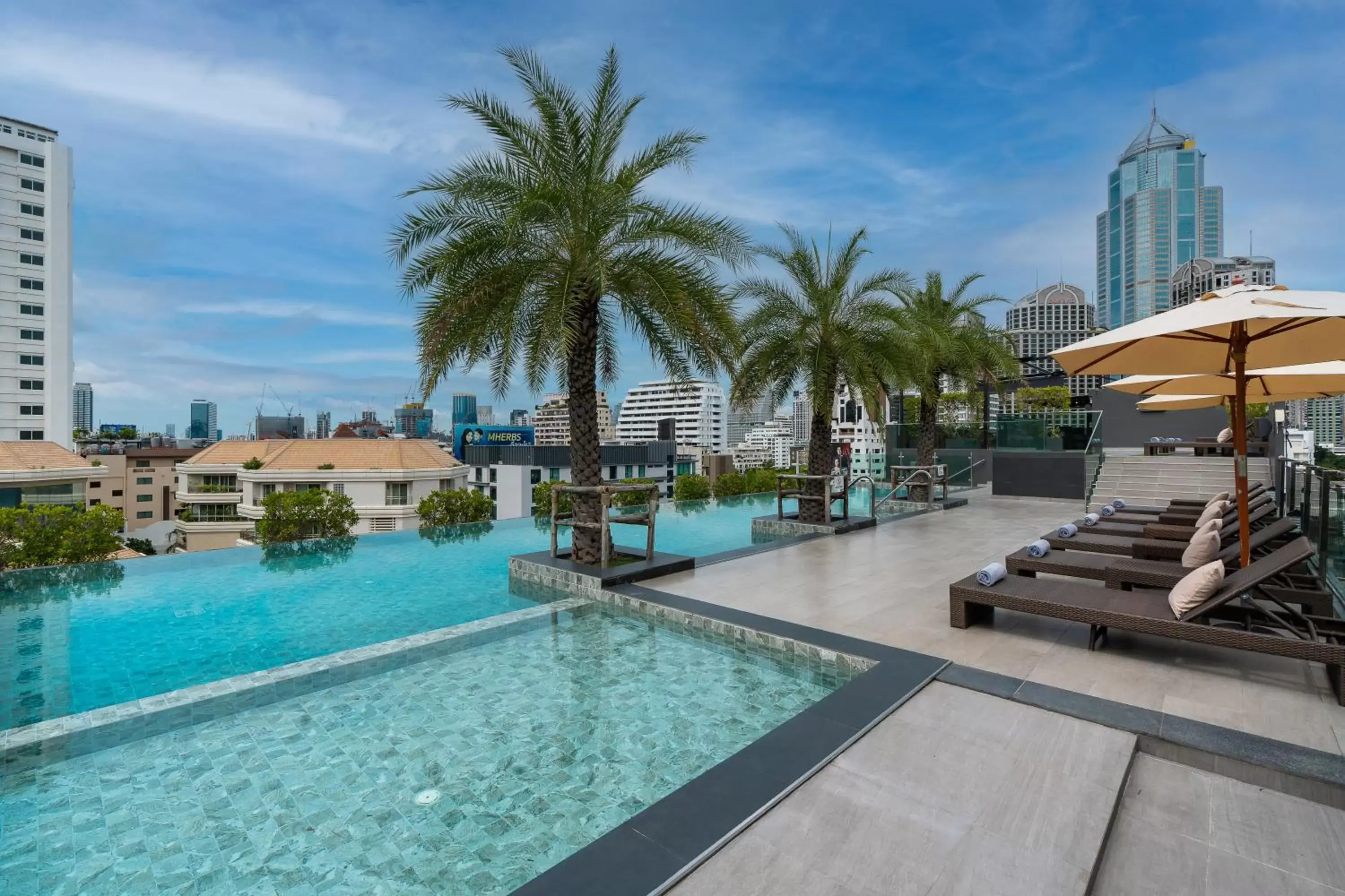 Swimming pool in SureStay Plus by Best Western Sukhumvit 2 Swimming pool in SureStay Plus by Best Western Sukhumvit 2