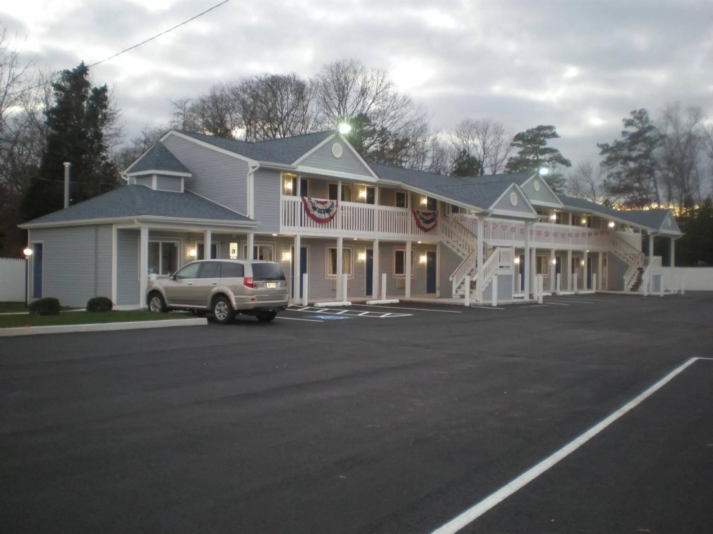 Facade/entrance, Property Building in Village Inn & Suites - Smithville
