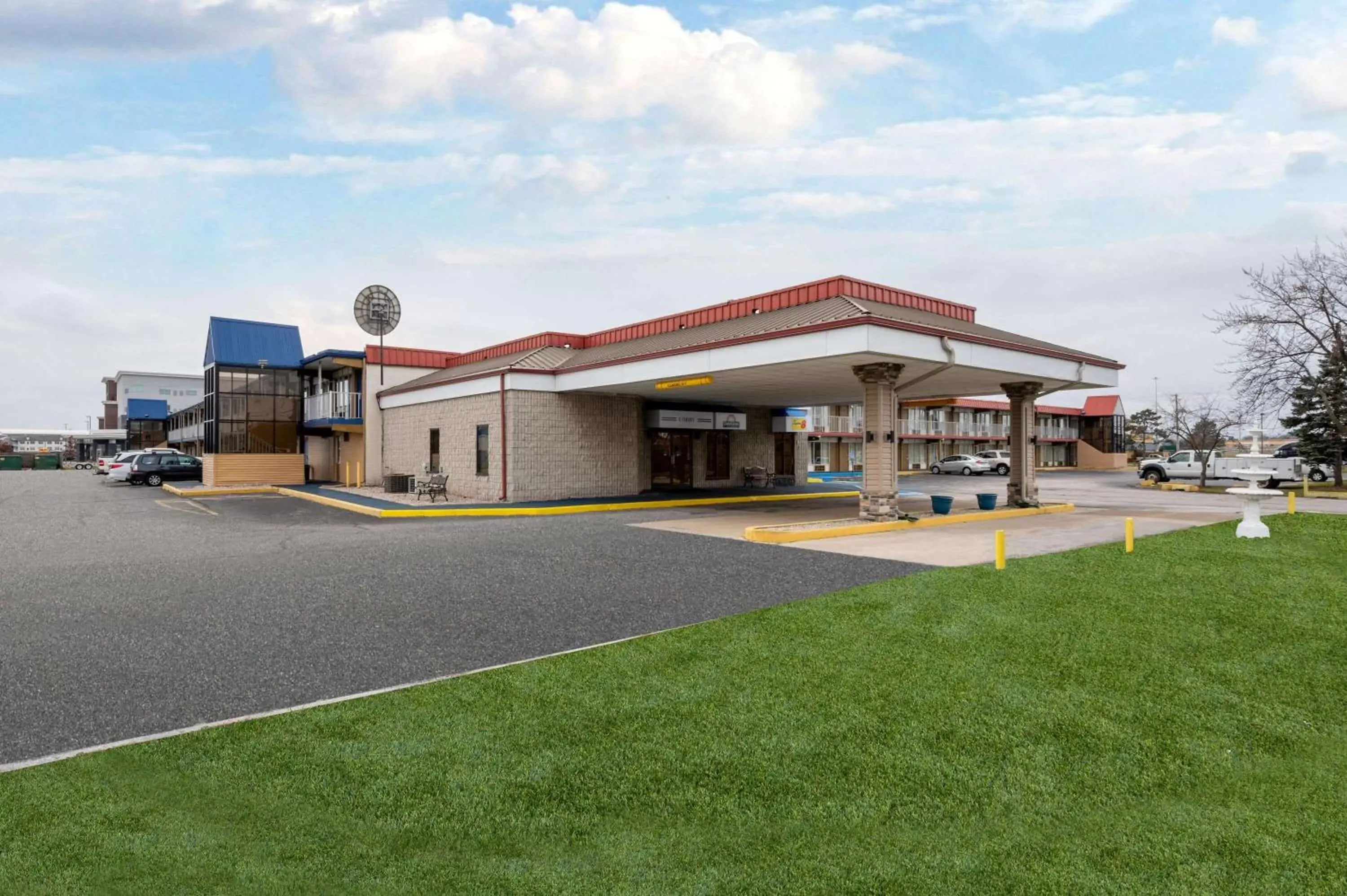 Property Building in Days Inn by Wyndham Perrysburg Toledo