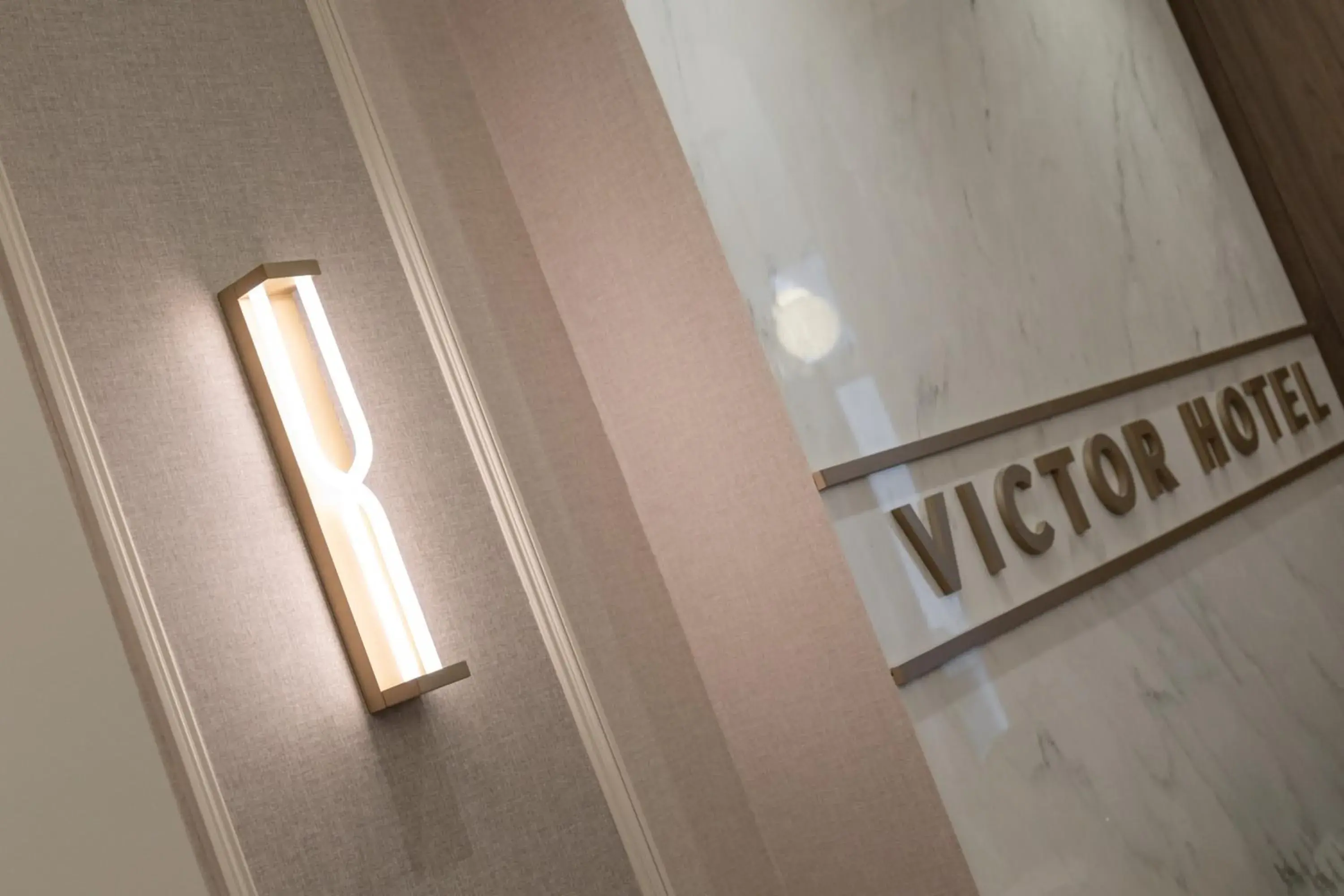 Logo/Certificate/Sign, Logo/Certificate/Sign/Award in Victor Hotel - London Victoria