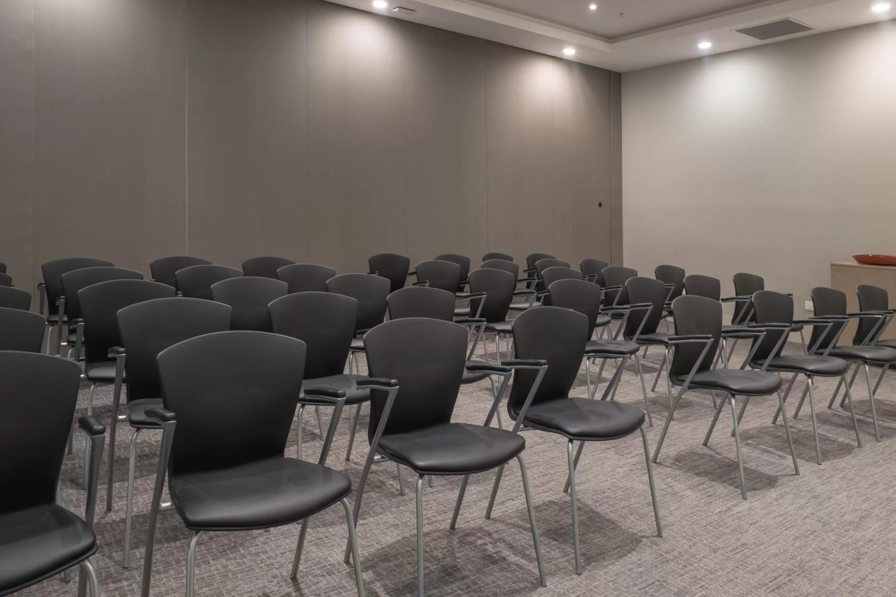 Meeting/conference room in Holiday Inn Express & Suites Silao Aeropuerto Terminal by IHG