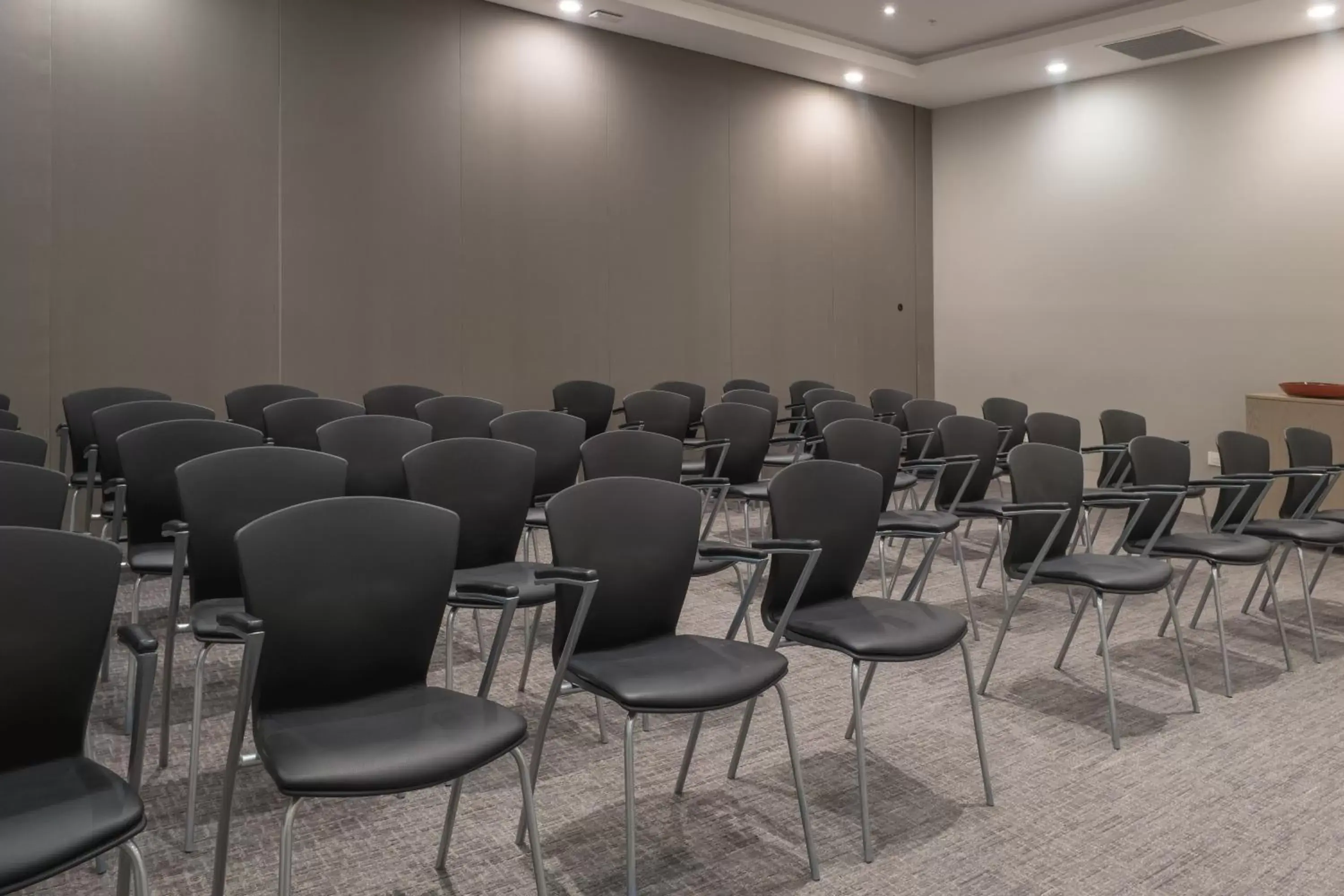 Meeting/conference room in Holiday Inn Express & Suites Silao Aeropuerto Terminal, an IHG Hotel