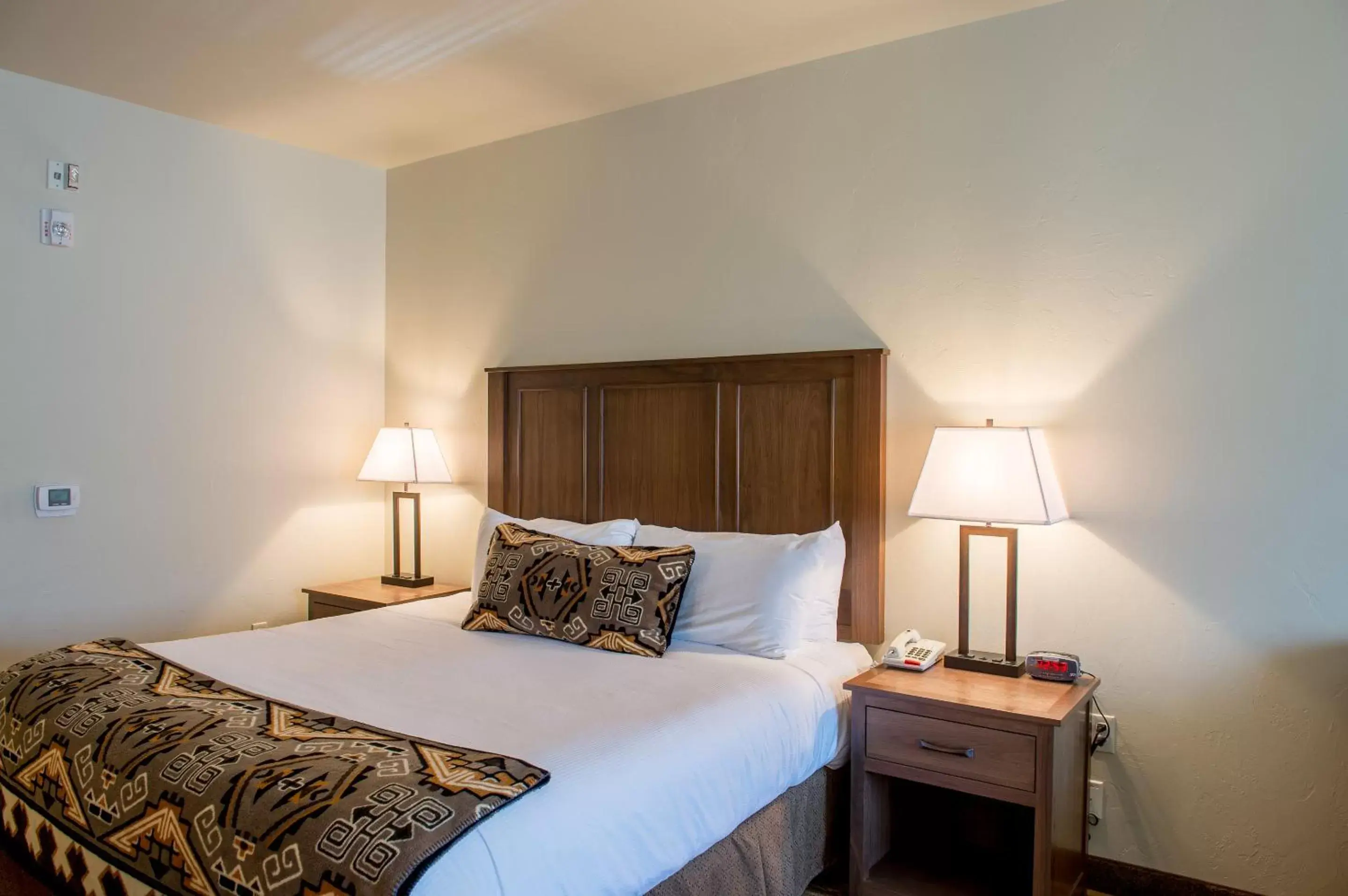 Bedroom, Bed in Cedar Creek Lodge & Conference Center