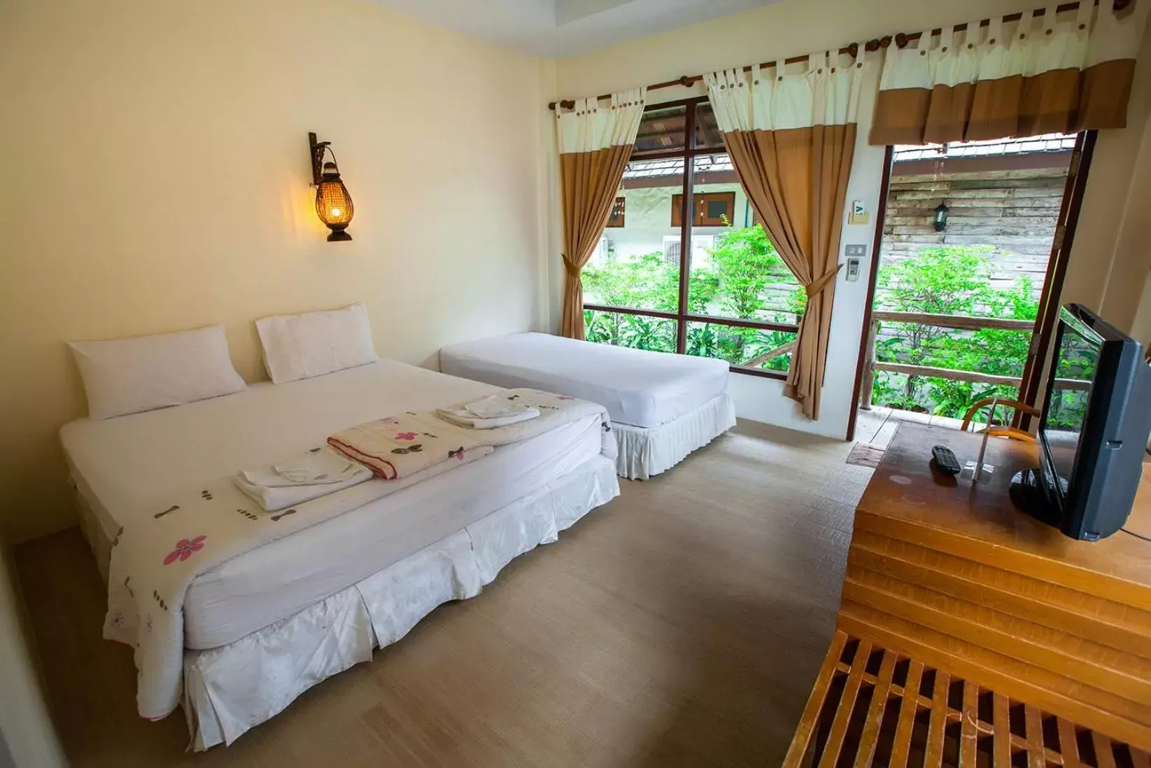 Bed in Salakphet Resort