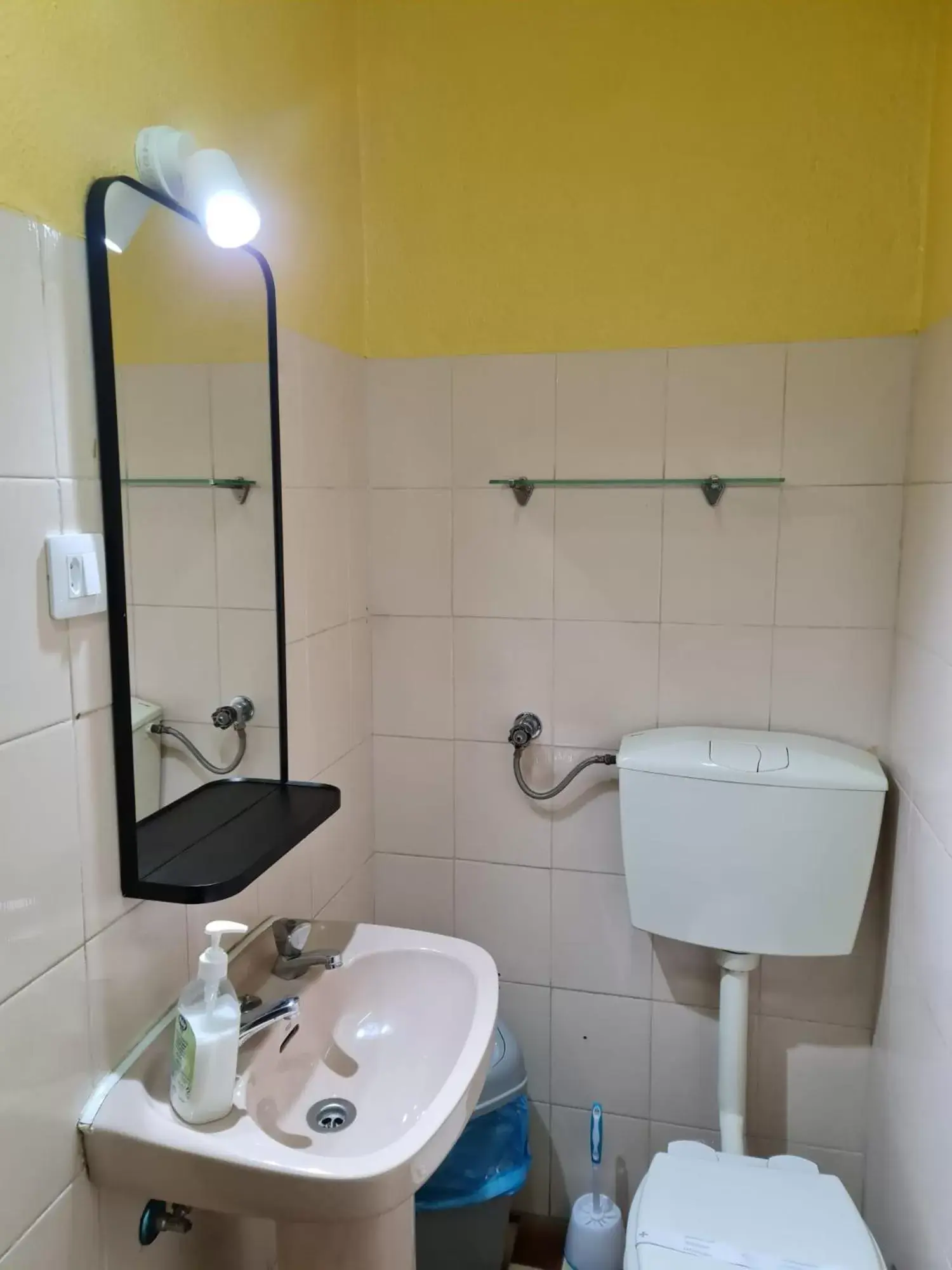 Shower, Bathroom in Pensao Residencial Flor dos Cavaleiros