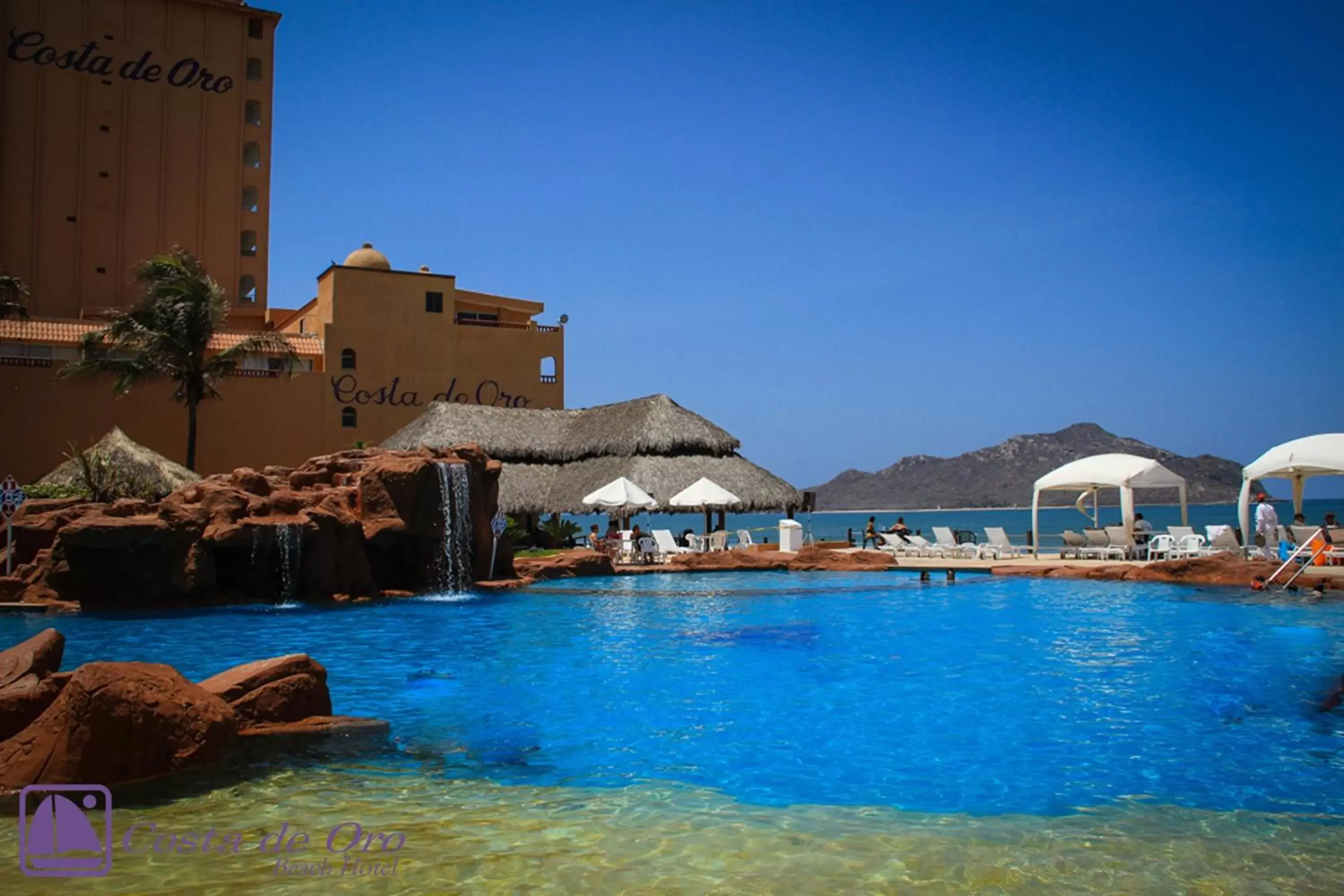 Swimming pool in Costa de Oro Beach Hotel Swimming pool in Costa de Oro Beach Hotel