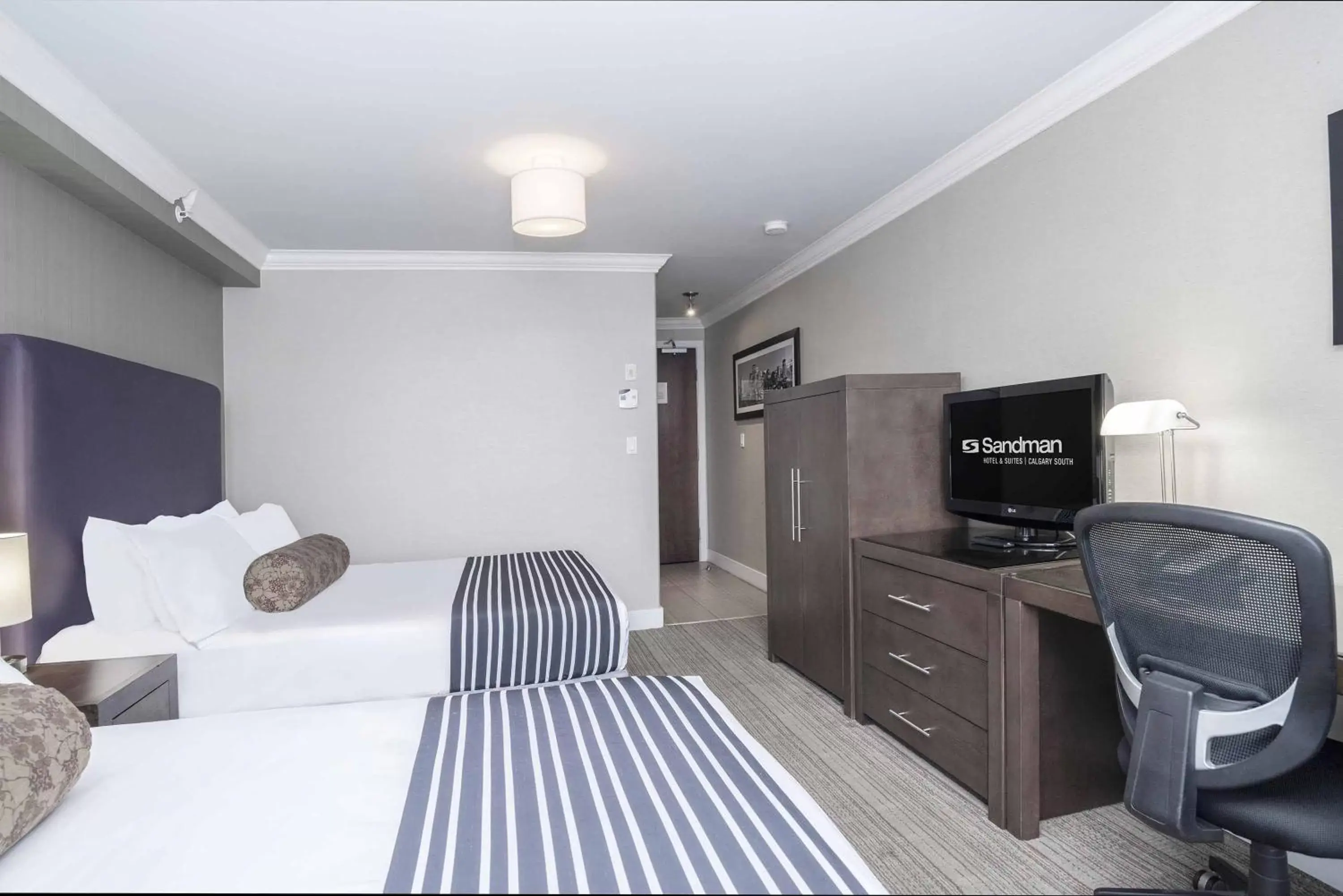 Photo of the whole room in Sandman Hotel & Suites Calgary South