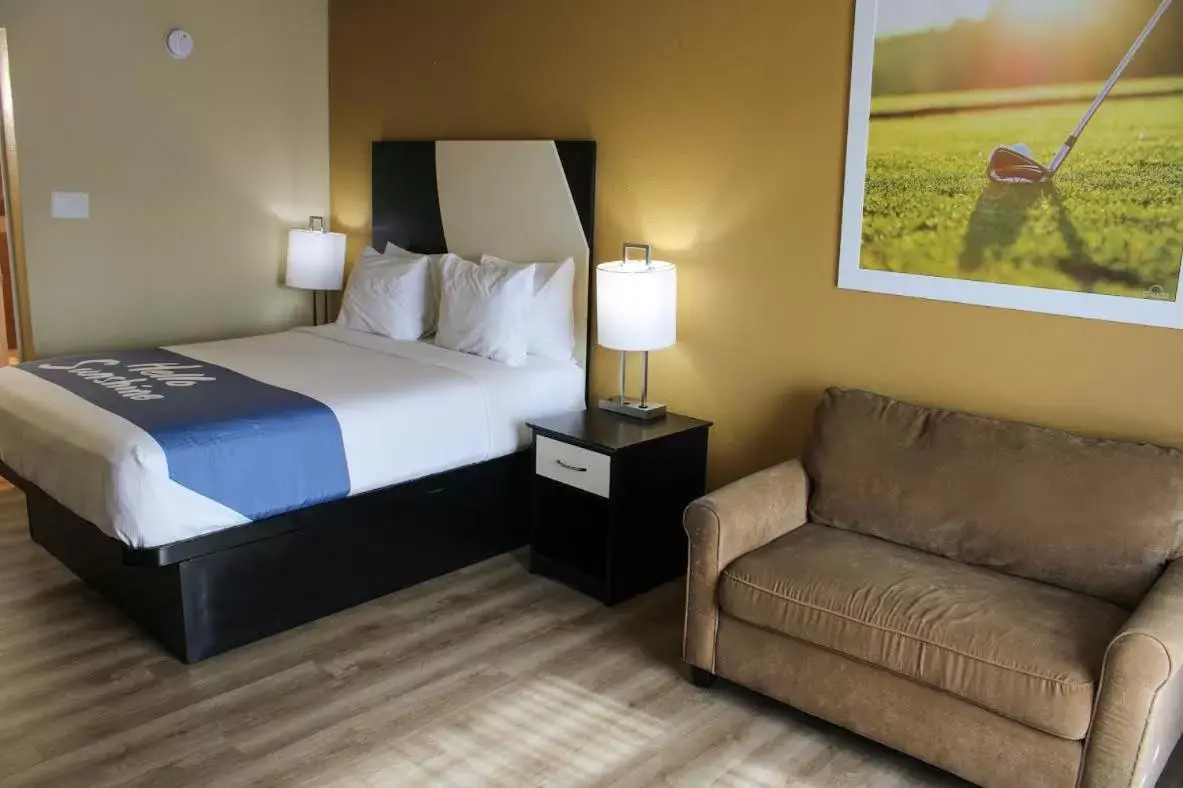 Bed in Days Inn by Wyndham Bend