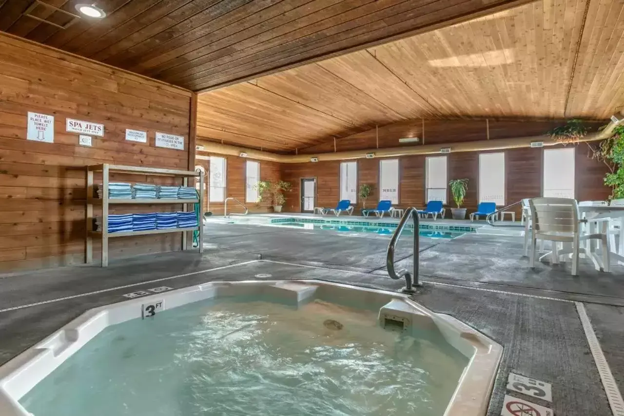 Swimming pool in Comfort Inn Worland Hwy 16 to Yellowstone