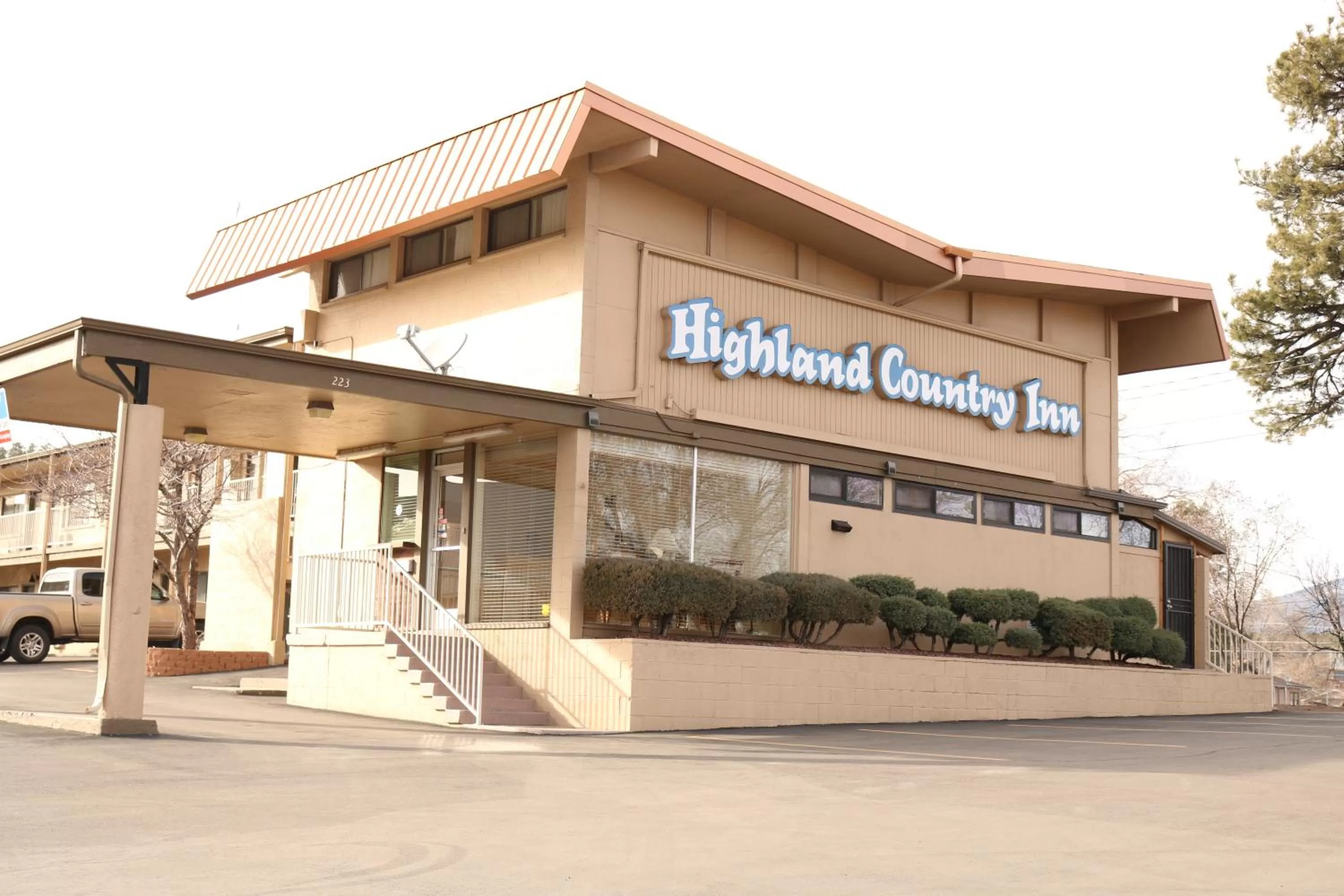 Facade/entrance in Highland Country Inn Flagstaff