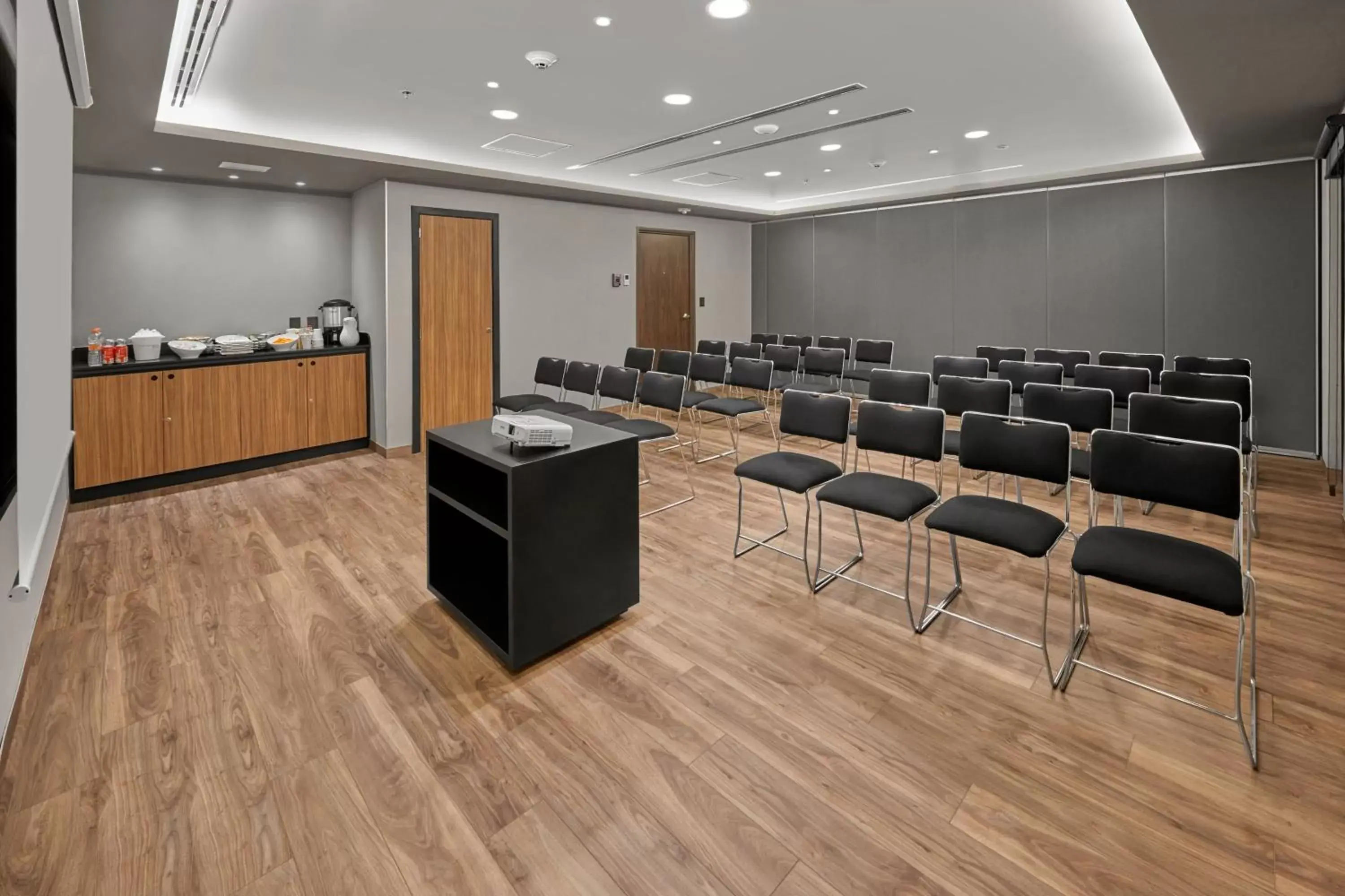 Meeting/conference room in City Express Plus by Marriott Leon Centro de Convenciones