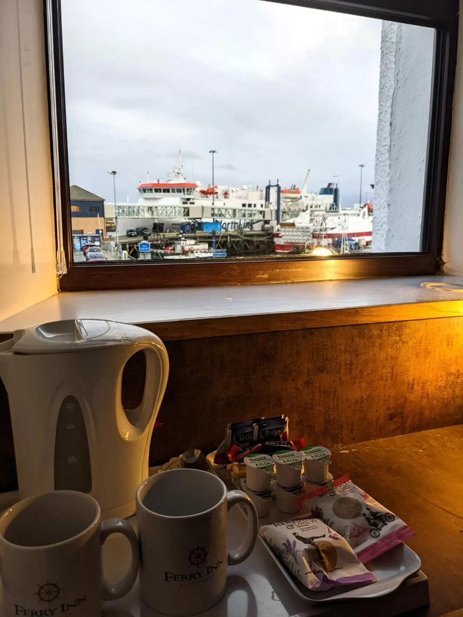 Coffee/tea facilities in Ferry Inn