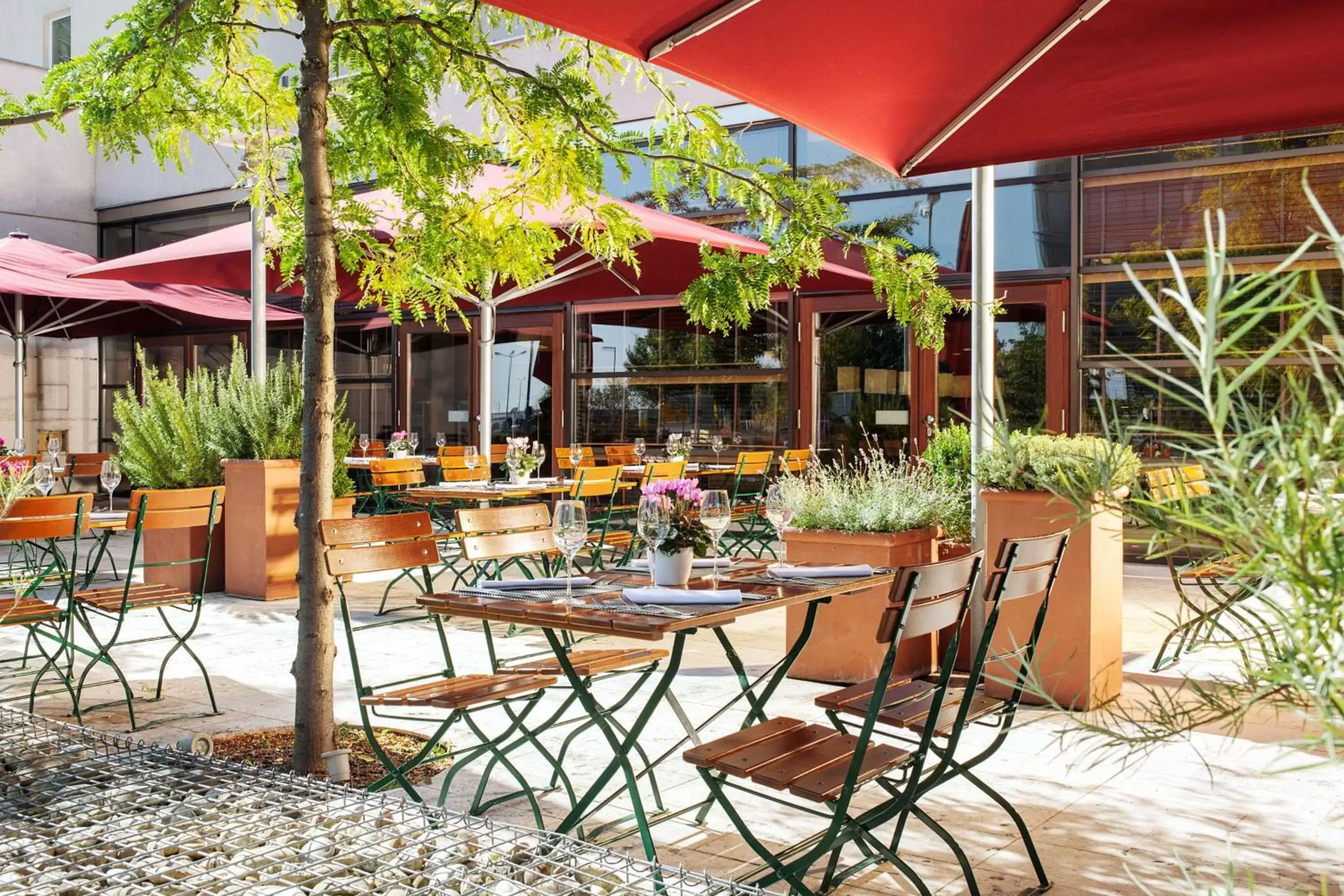 Balcony/Terrace, Restaurant/Places to Eat in NH Vienna Airport Conference Center