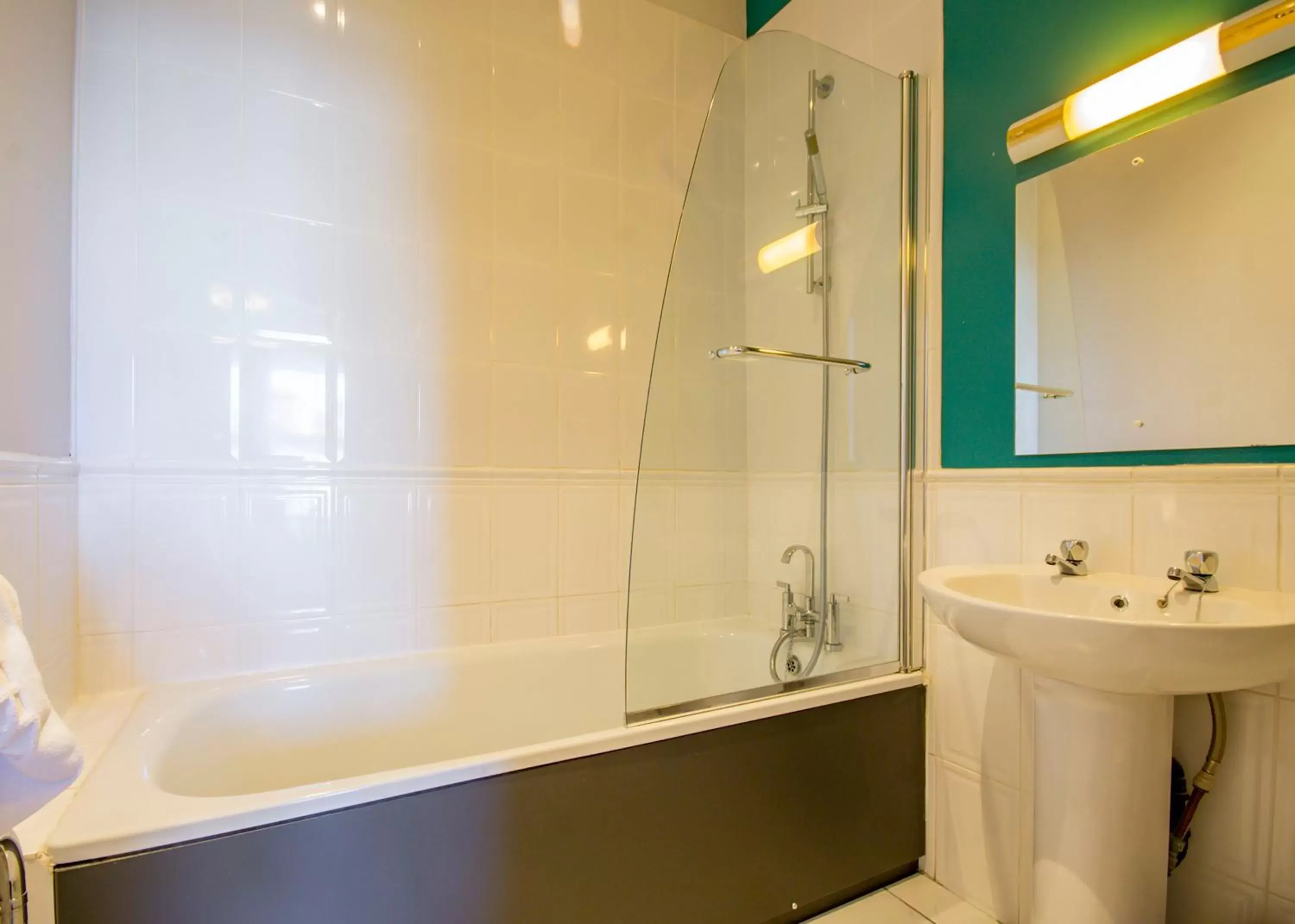 Bathroom in Coquetvale Hotel