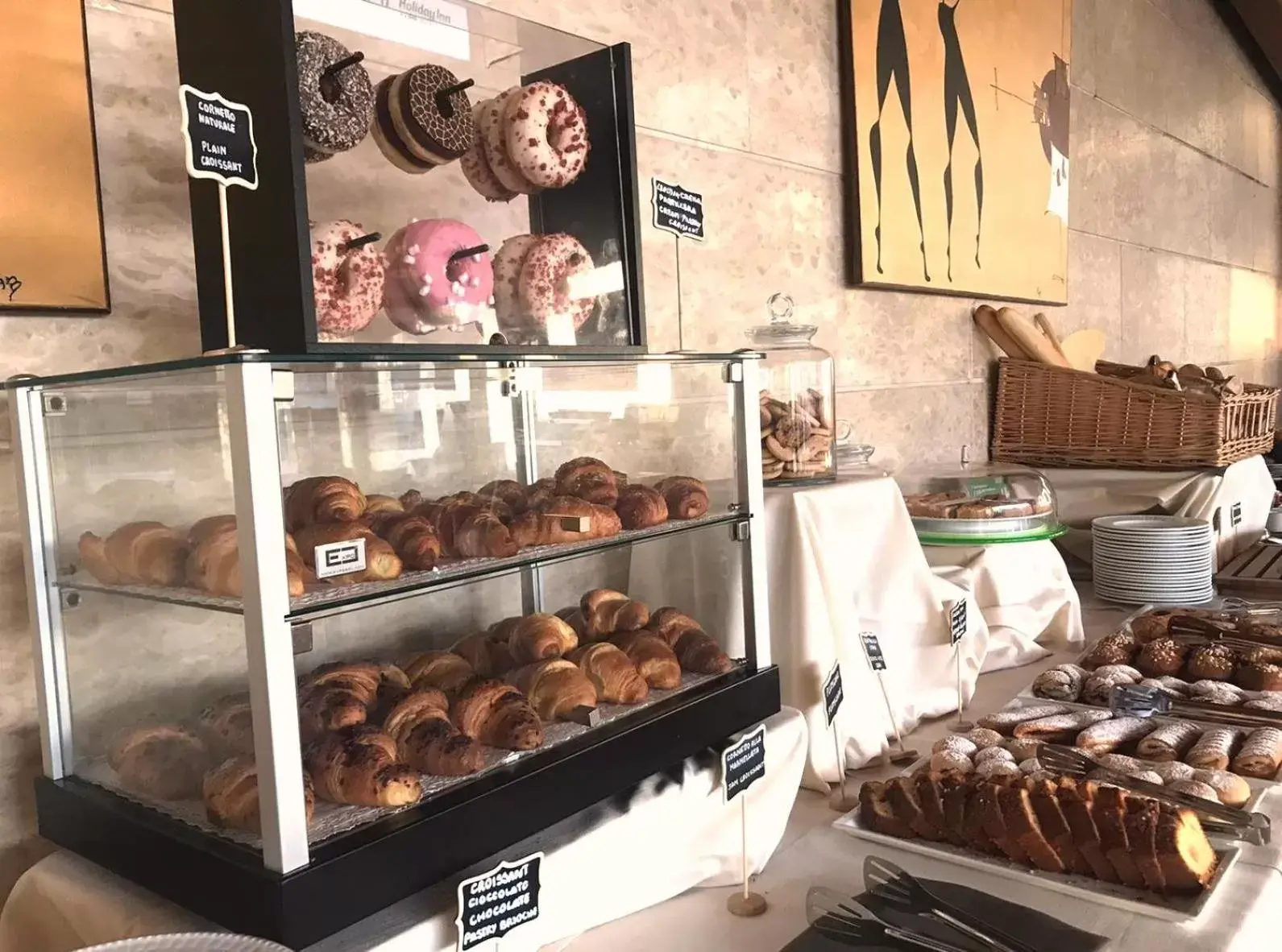 Restaurant/places to eat in Holiday Inn Cagliari by IHG Restaurant/places to eat in Holiday Inn Cagliari by IHG