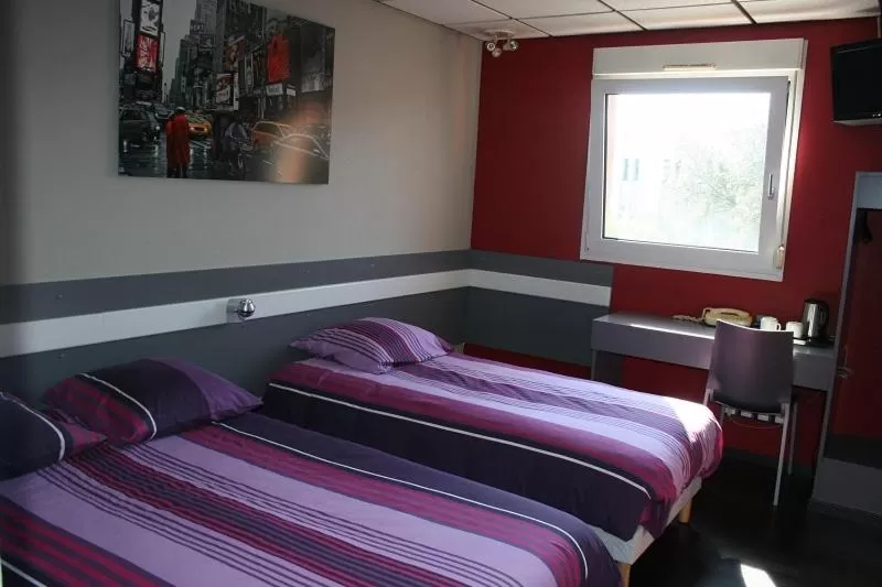 Bedroom, Bed in Kyriad Direct Lure