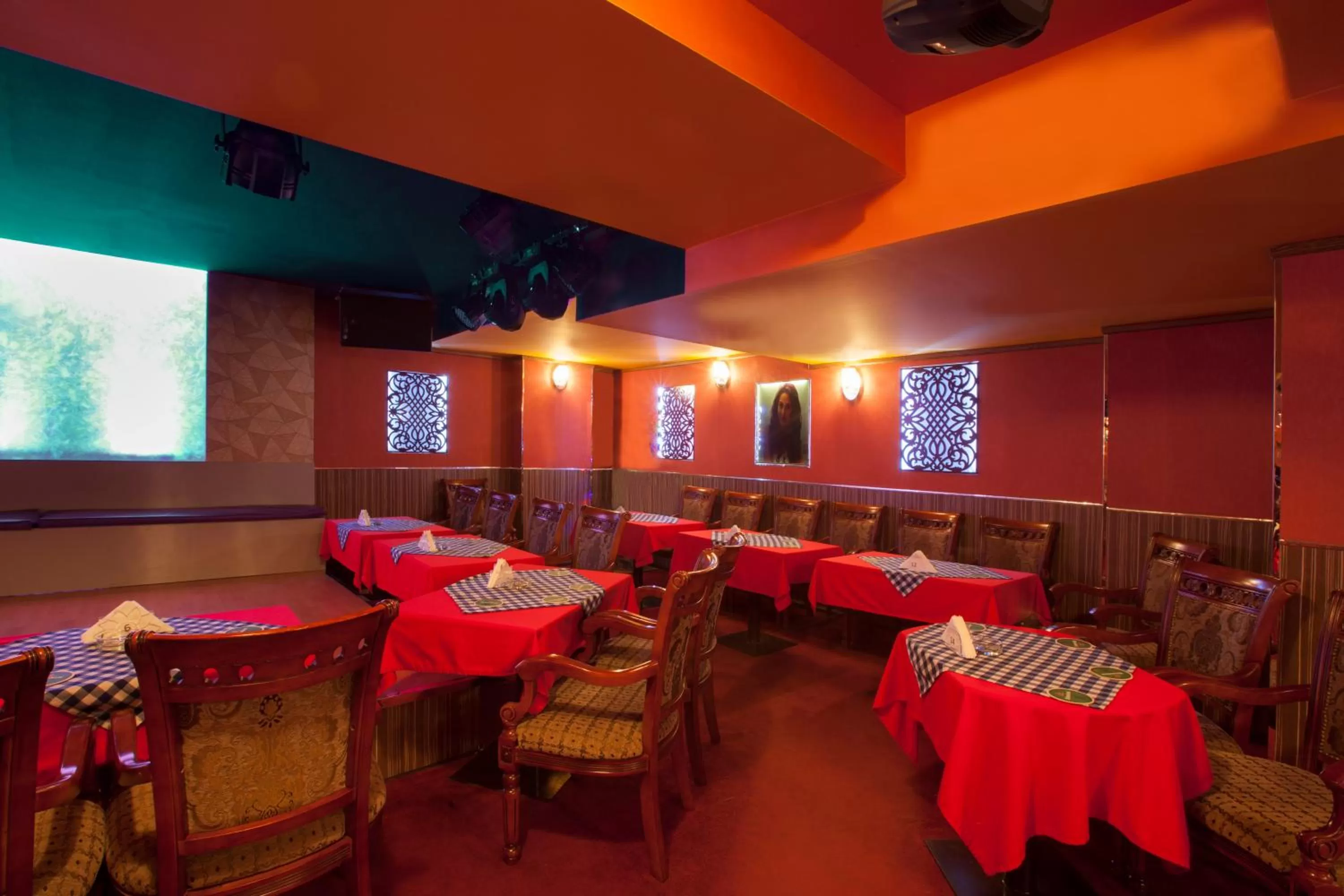 Nightclub / DJ in Al Sarab Hotel