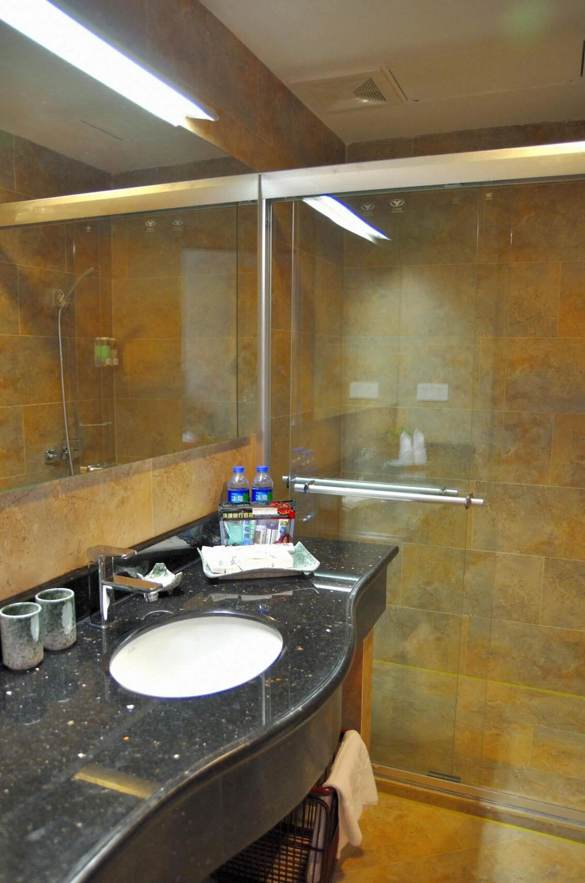 Bathroom in Guangzhou The Royal Garden Hotel