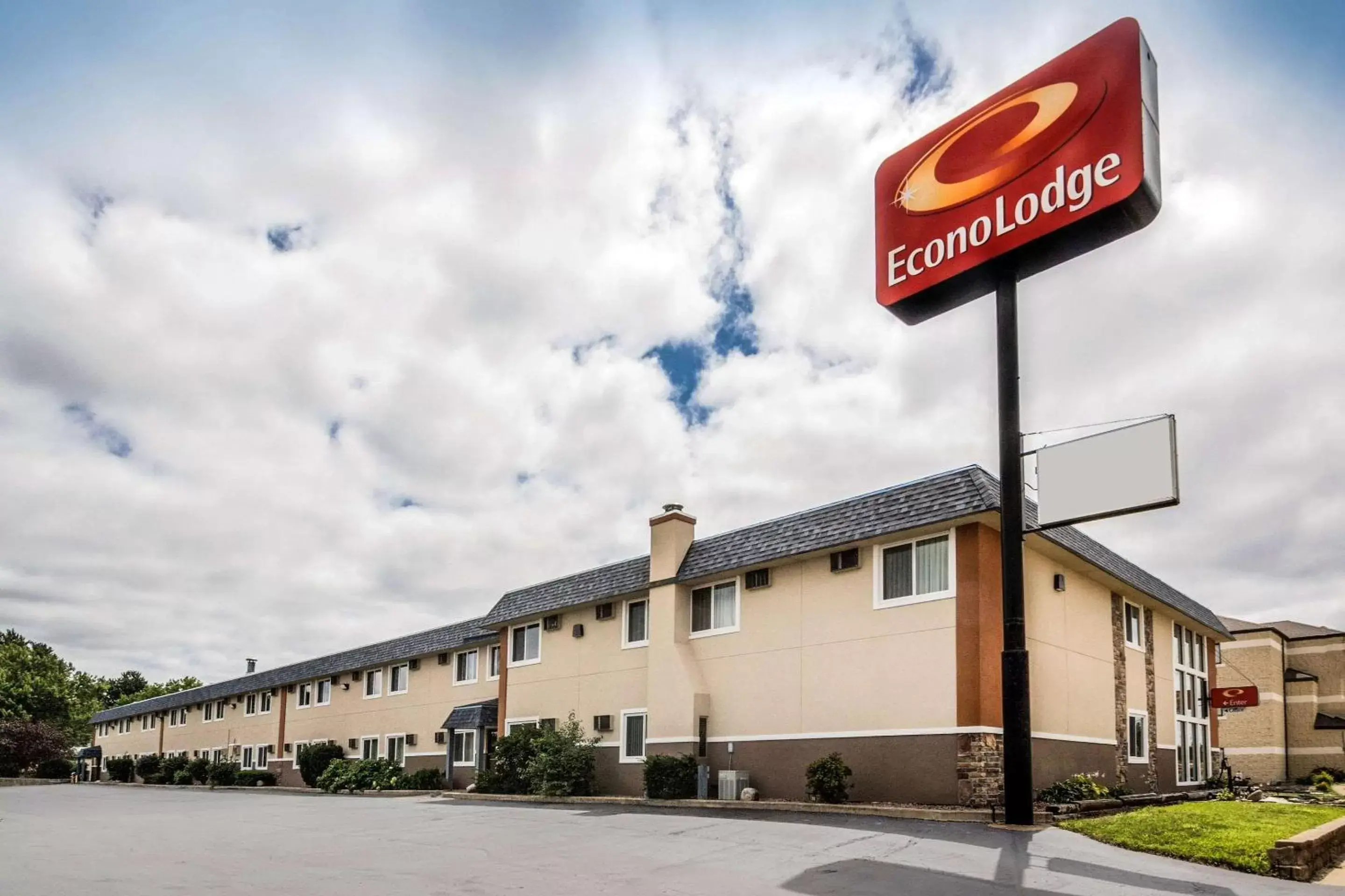 Property Building in Econo Lodge La Crosse