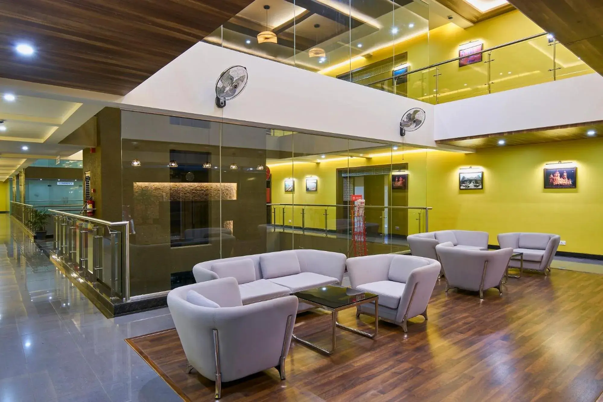 Lobby or reception in Hotel 3 Leaves NEAR CENTRAL BUS STAND Lobby or reception in Hotel 3 Leaves NEAR CENTRAL BUS STAND