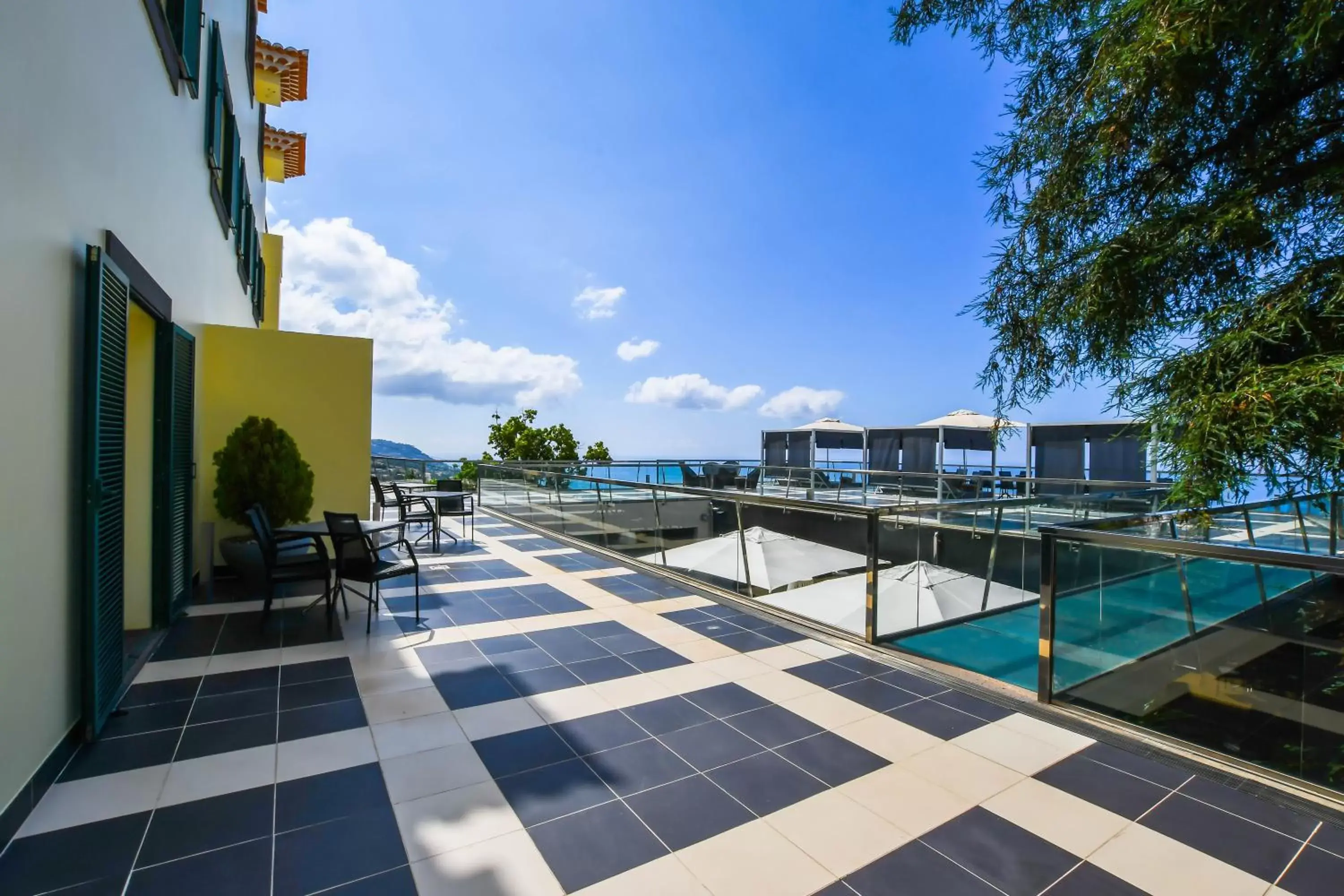 Balcony/Terrace, Swimming Pool in Quinta Mirabela - Design Hotel