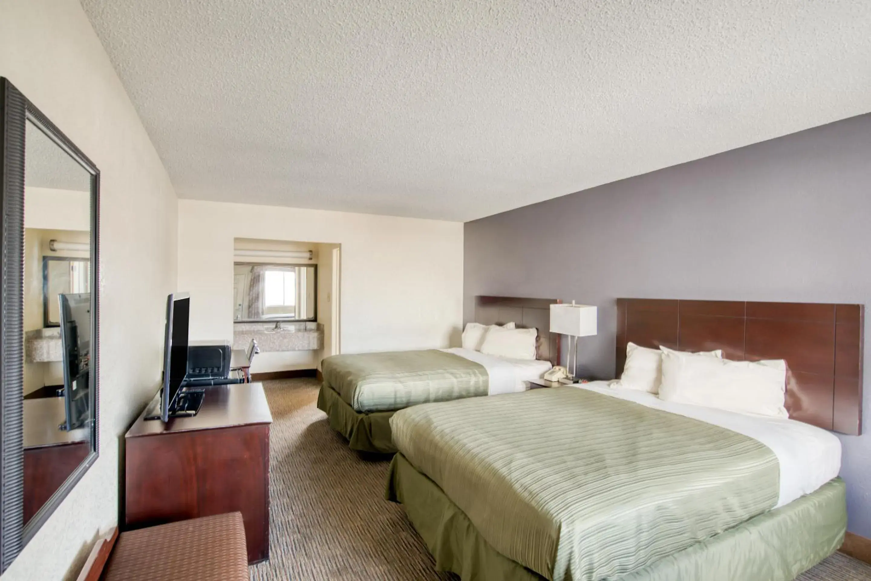 Bedroom in OYO Hotel Alexandria LA- Hwy 165