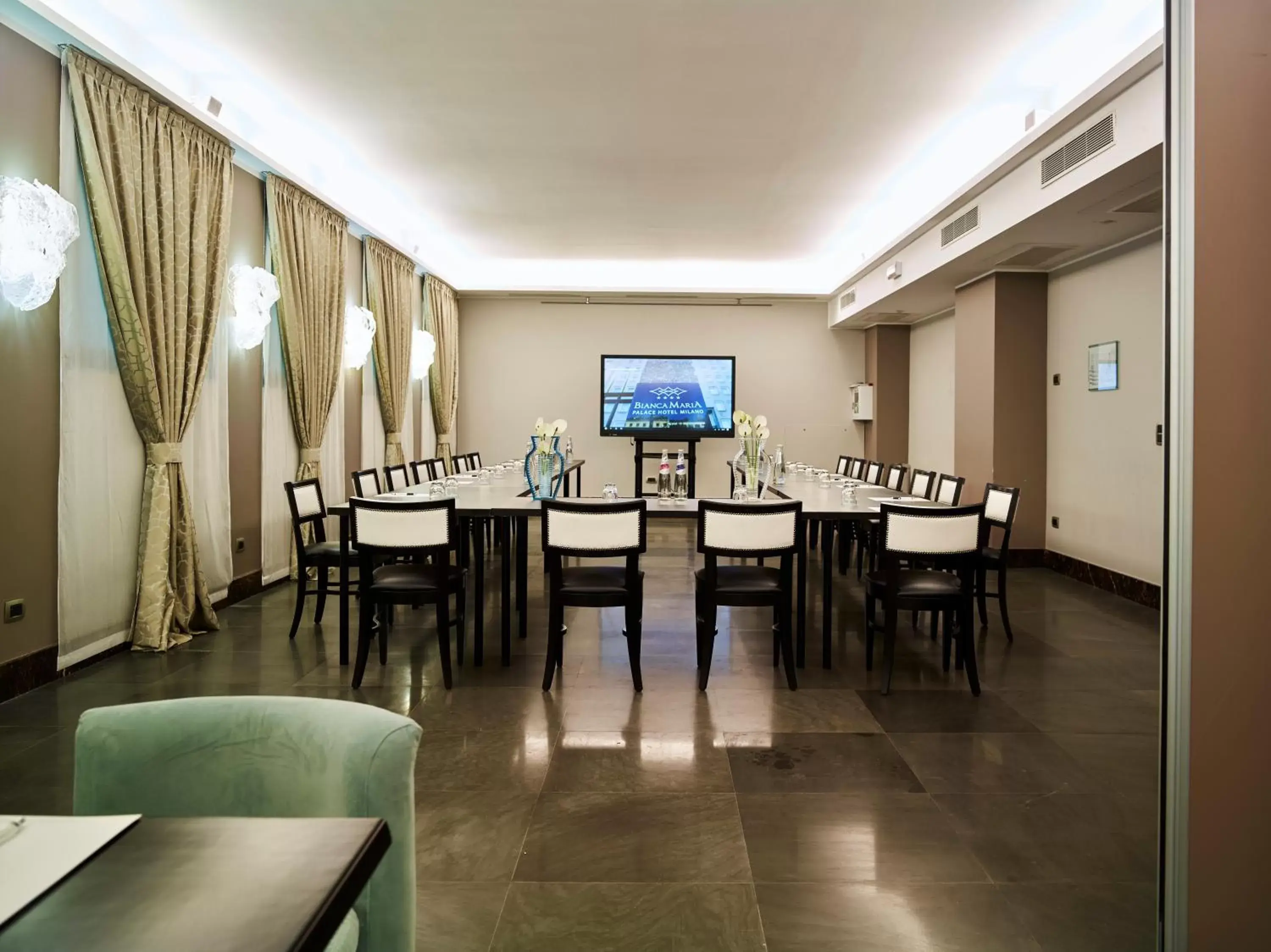 Business facilities, Restaurant/Places to Eat in Bianca Maria Palace Hotel City Center