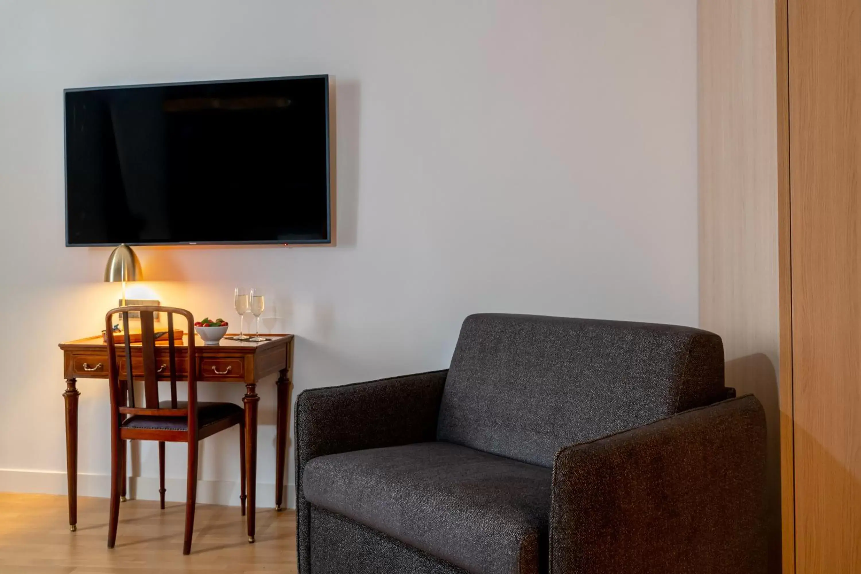 TV and multimedia, Seating Area in 9Hotel Cesari