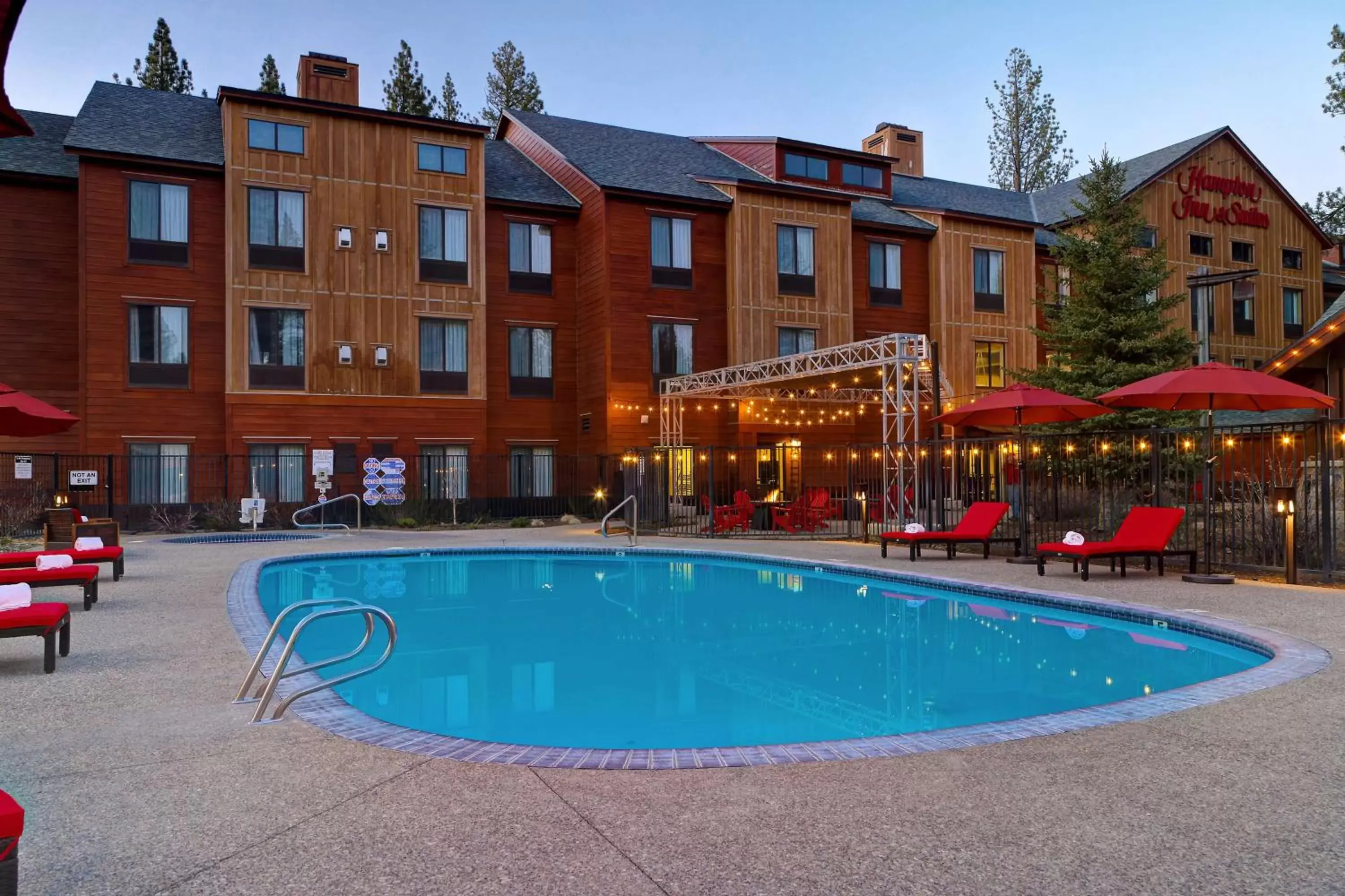 Pool view, Property Building in Hampton Inn & Suites Tahoe-Truckee