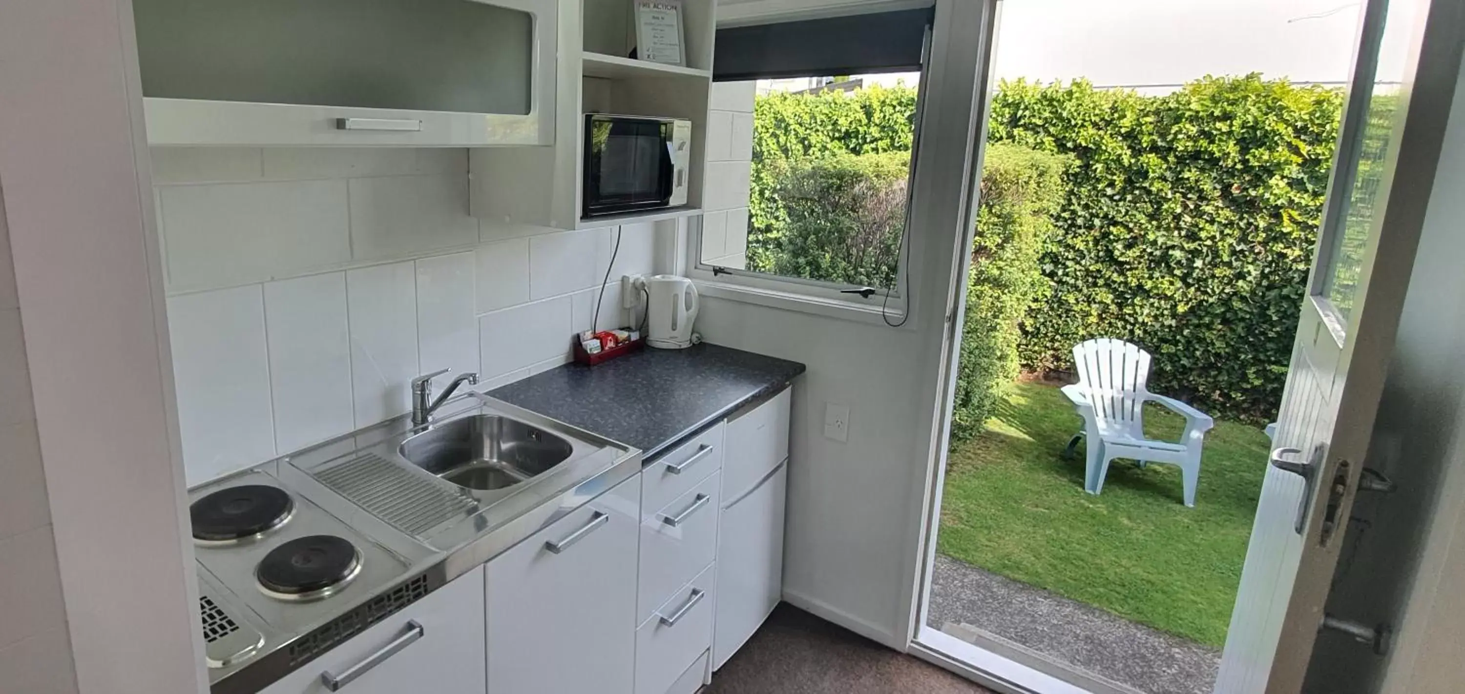 Kitchen/Kitchenette in Accent On Taupo Motor Lodge