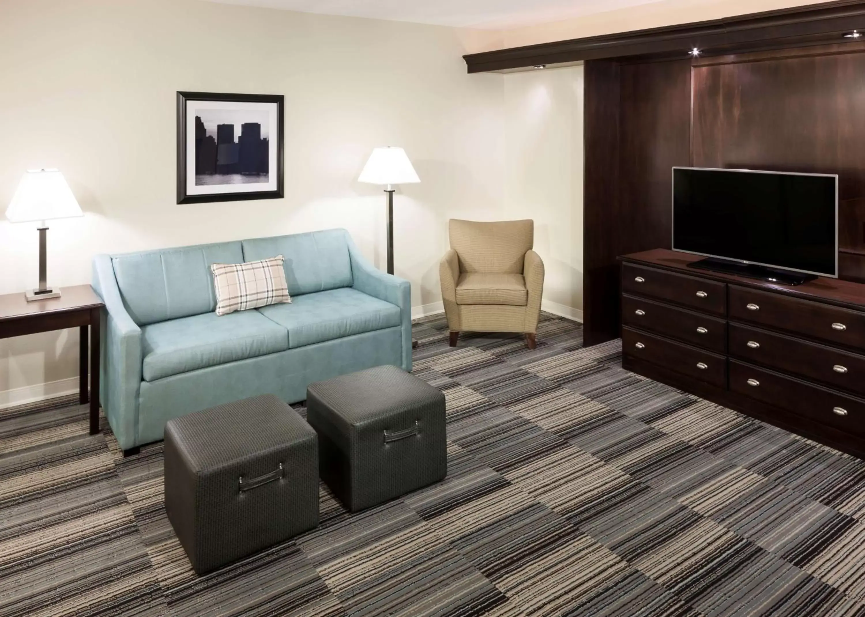 Living room, Seating Area in Hampton Inn & Suites Omaha-Downtown