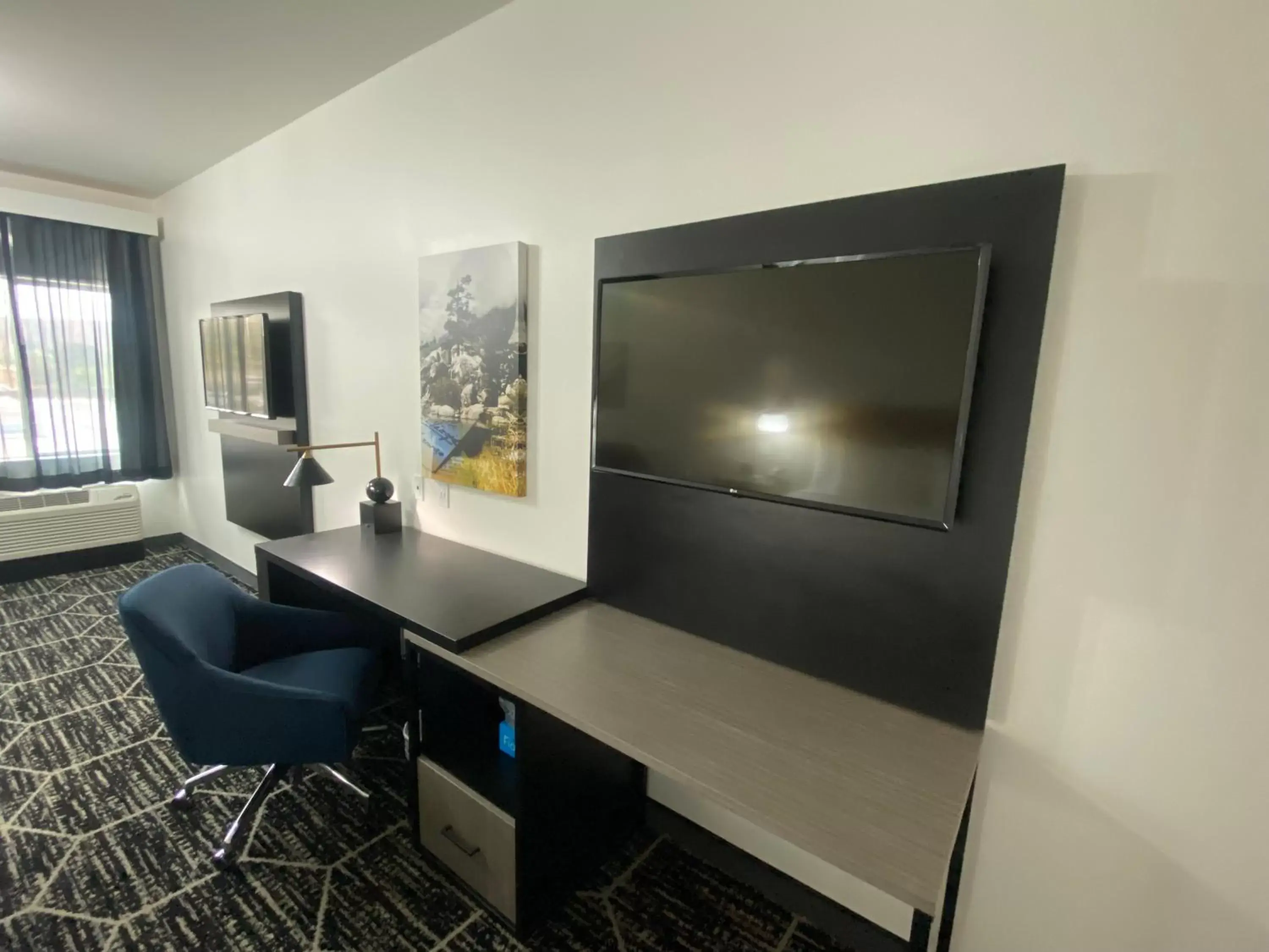 TV and multimedia, TV/Entertainment Center in La Quinta Inn & Suites by Wyndham Yucaipa