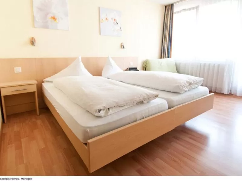 Bed in Hotel Sherlock Holmes & Khana Restaurant "nur 200 m zur Gondelbahn Hasliberg"