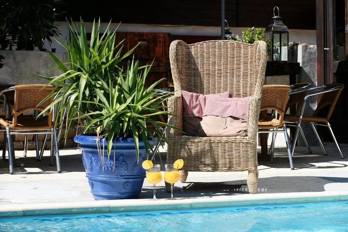 Swimming Pool in Hôtel La Chaumière