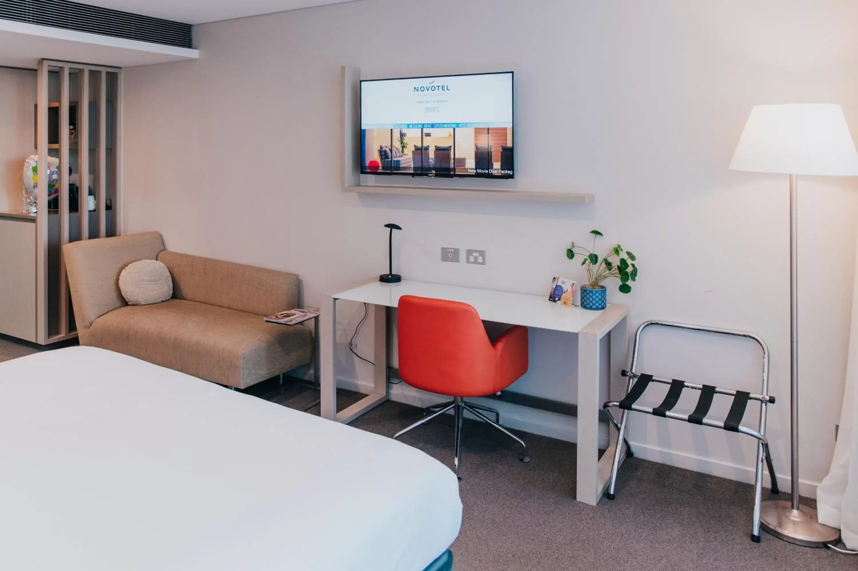 TV and multimedia in Novotel Newcastle Beach