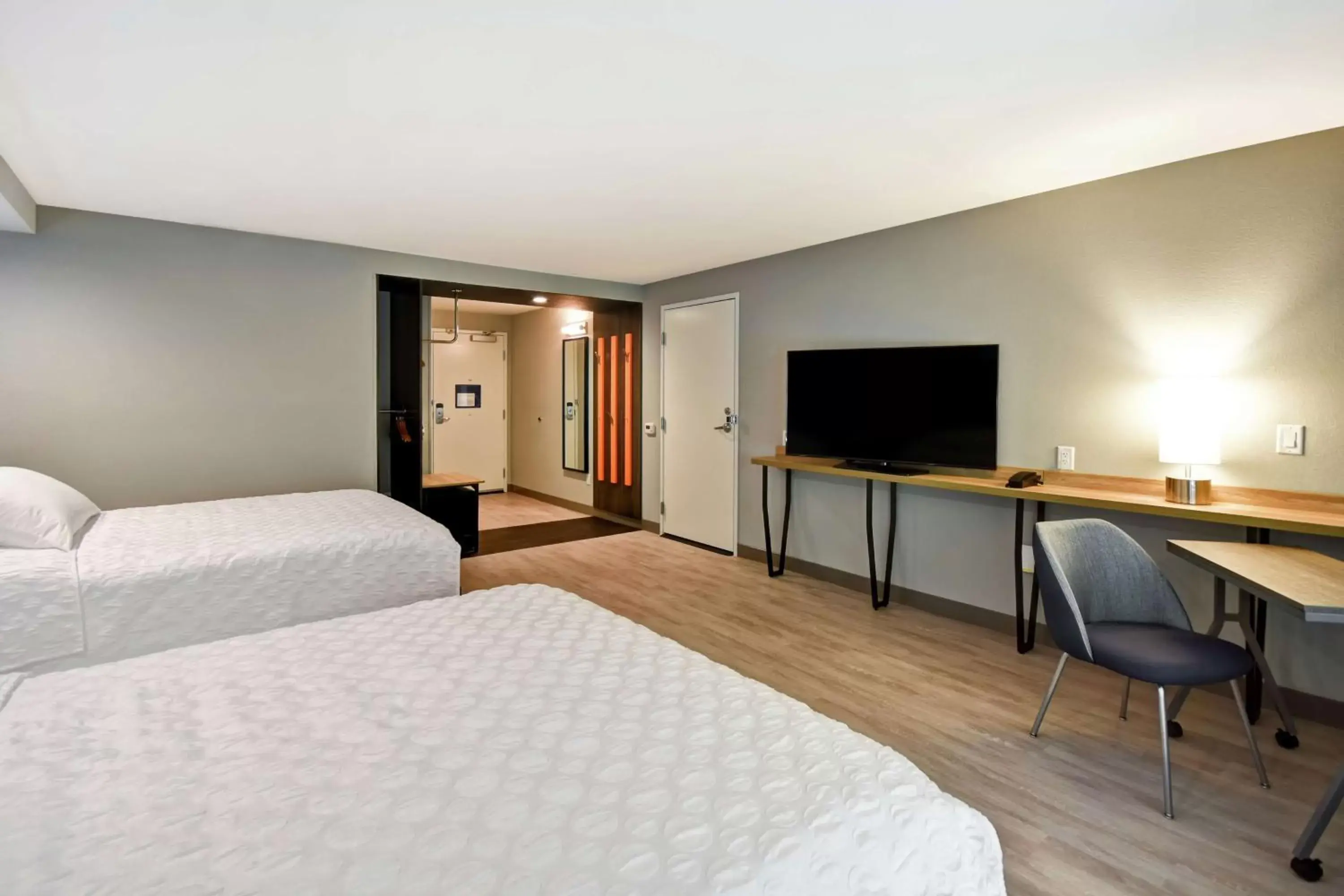 Bedroom, Bed in Tru By Hilton Deadwood