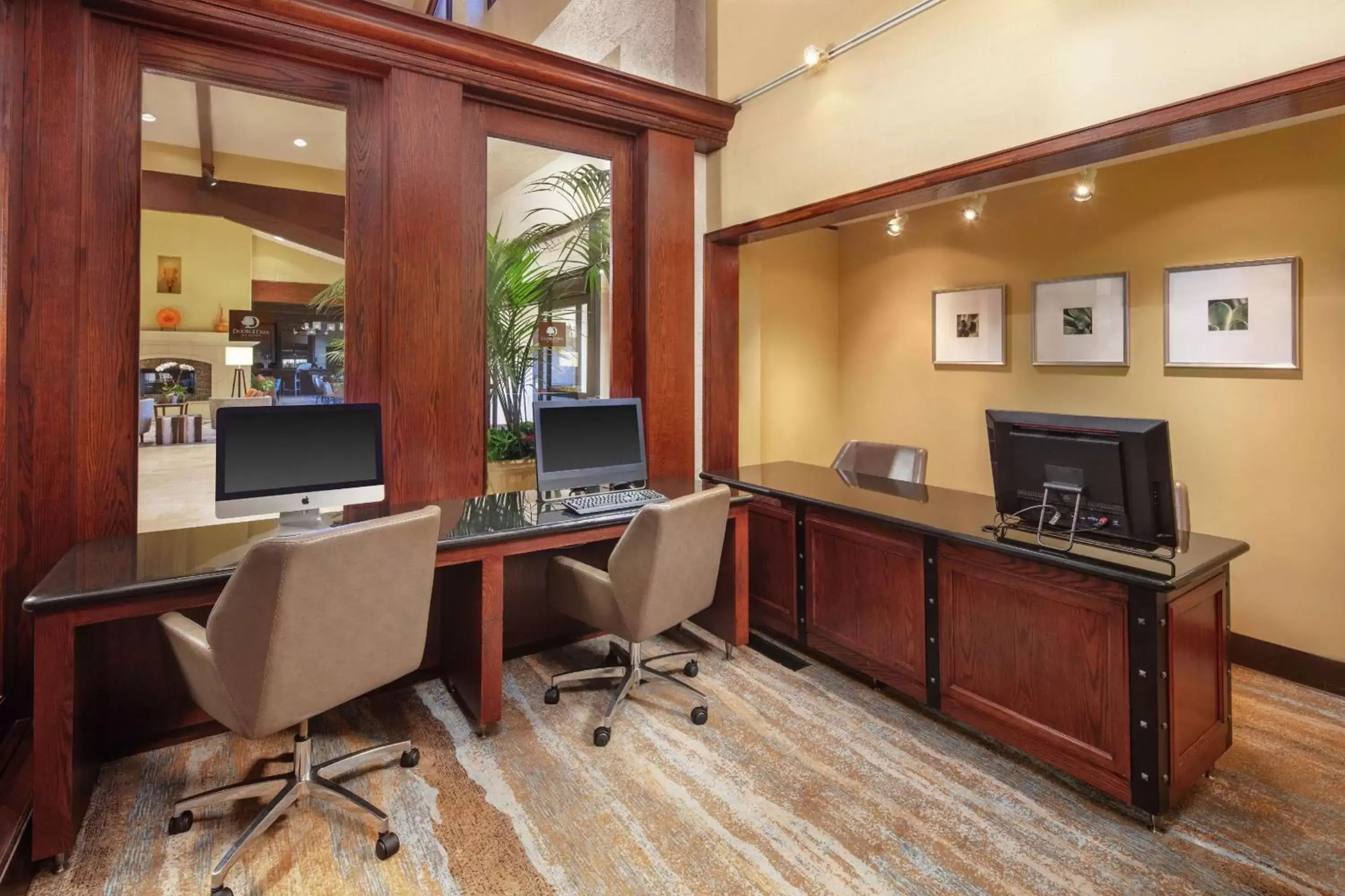 Business facilities in DoubleTree by Hilton Ontario Airport