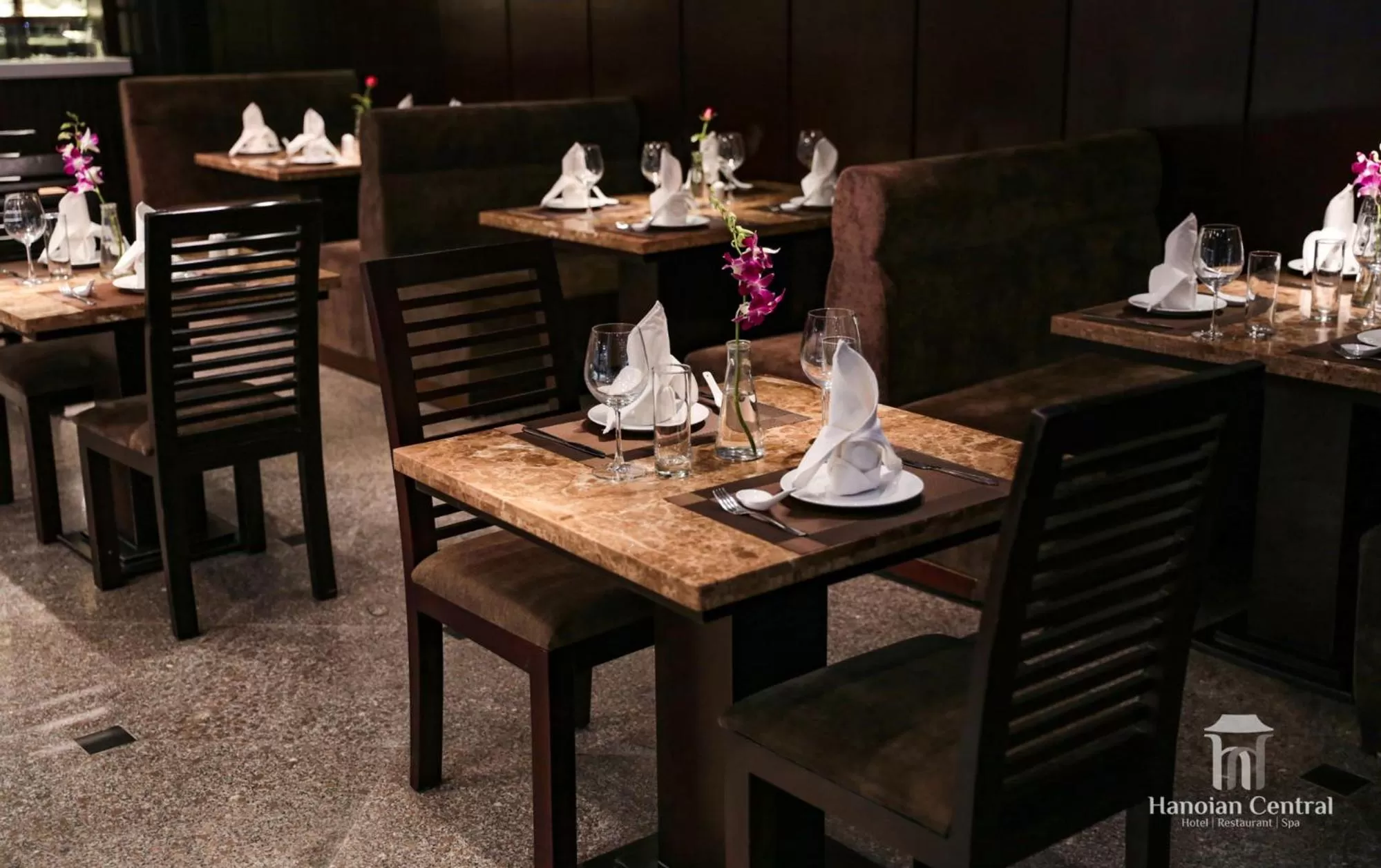 Restaurant/places to eat in Hanoian Central Hotel & Spa