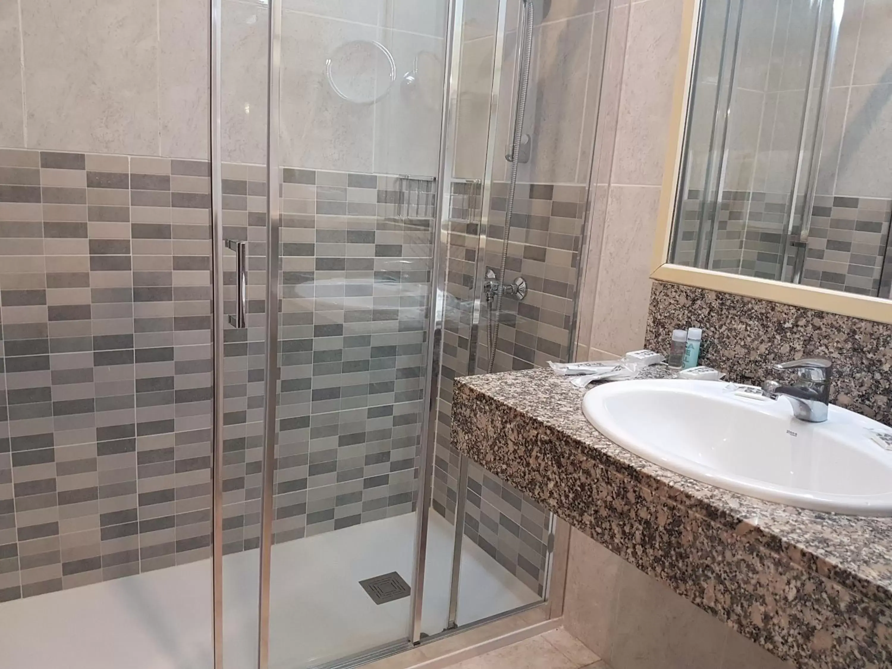 Bathroom in Hotel Celimar