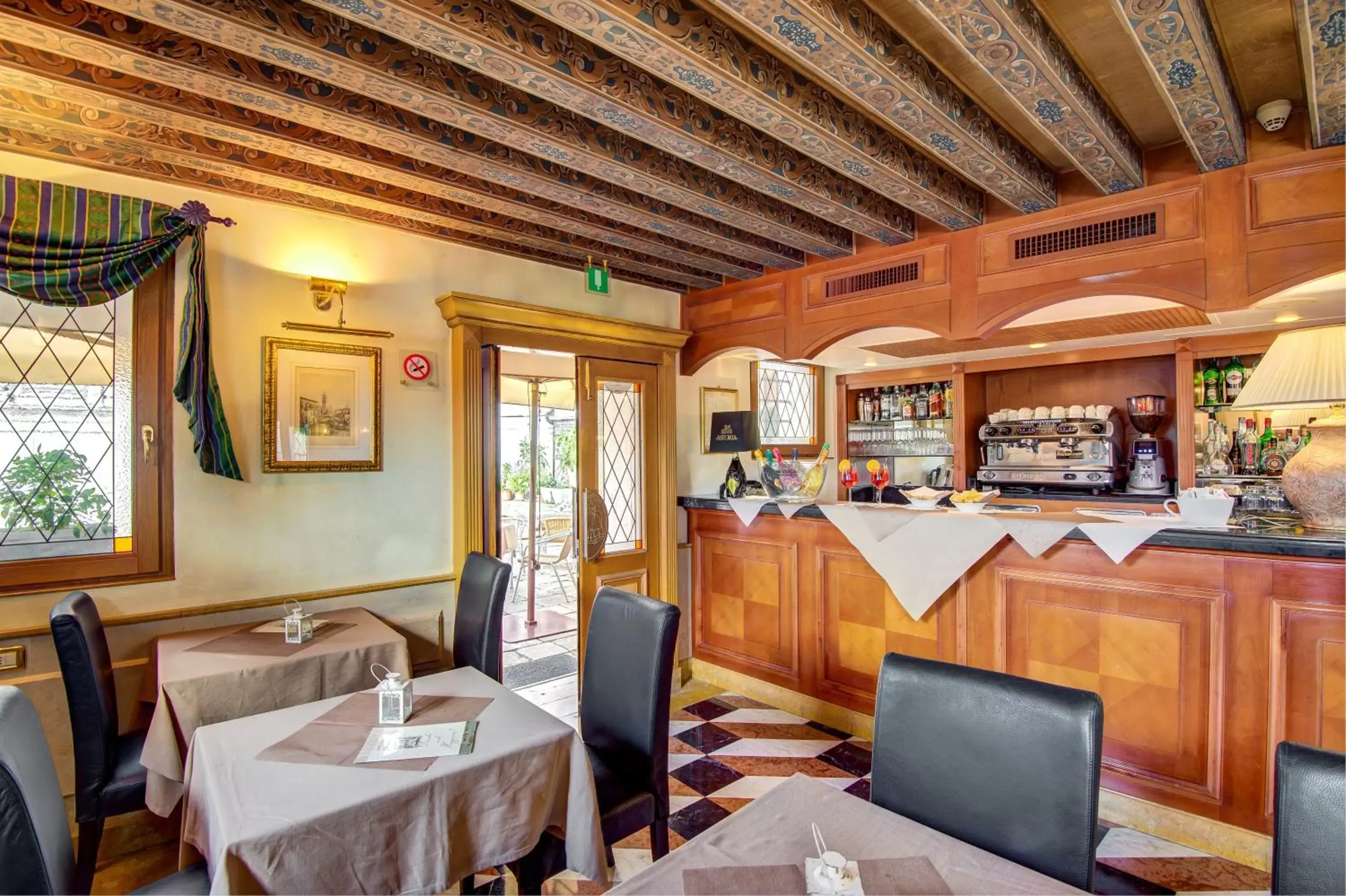 Lounge or bar, Restaurant/Places to Eat in Hotel Antiche Figure