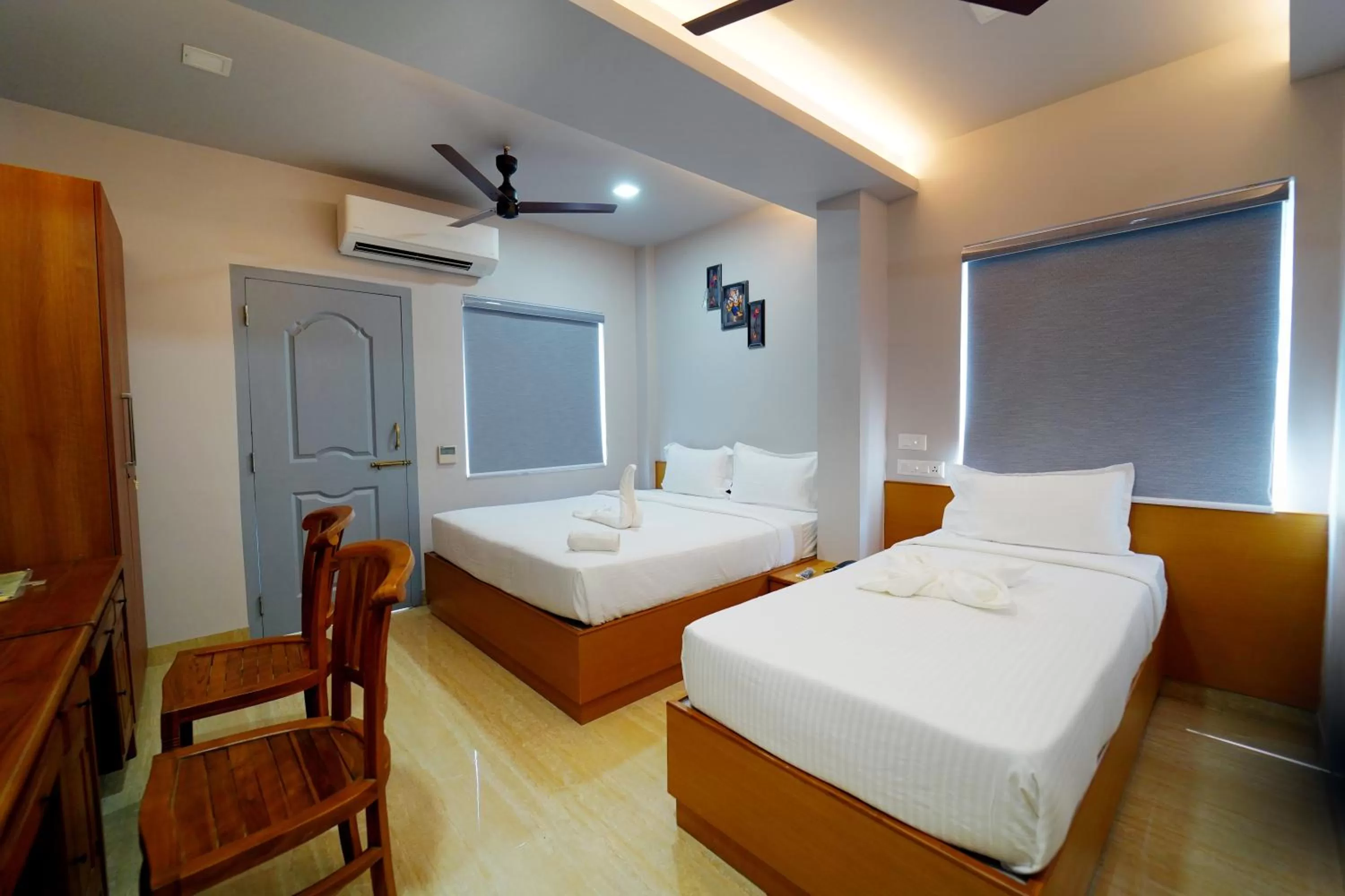 Photo of the whole room, Bed in Moshisnest Madurai