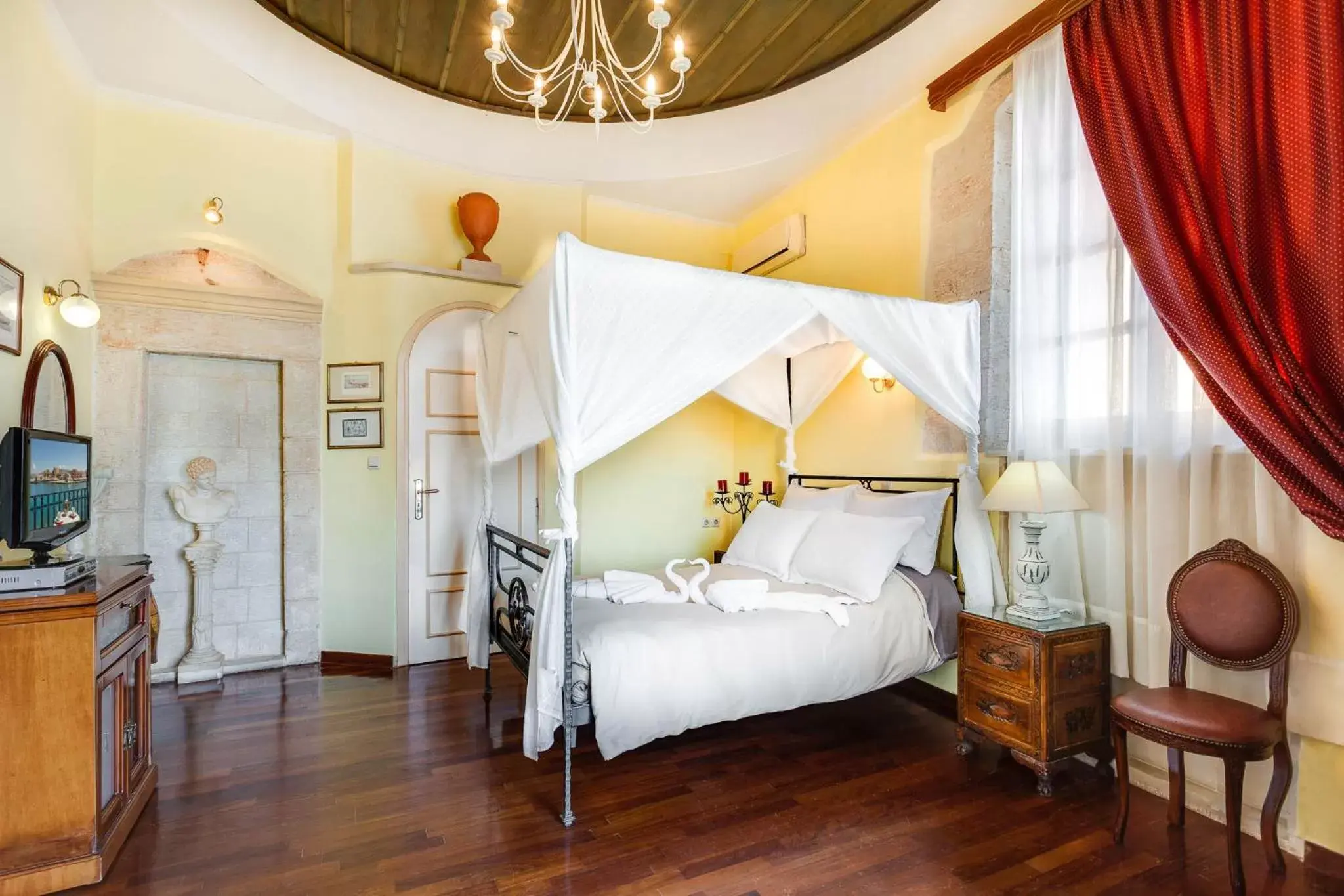 Bathroom, Bed in Casa Leone Hotel