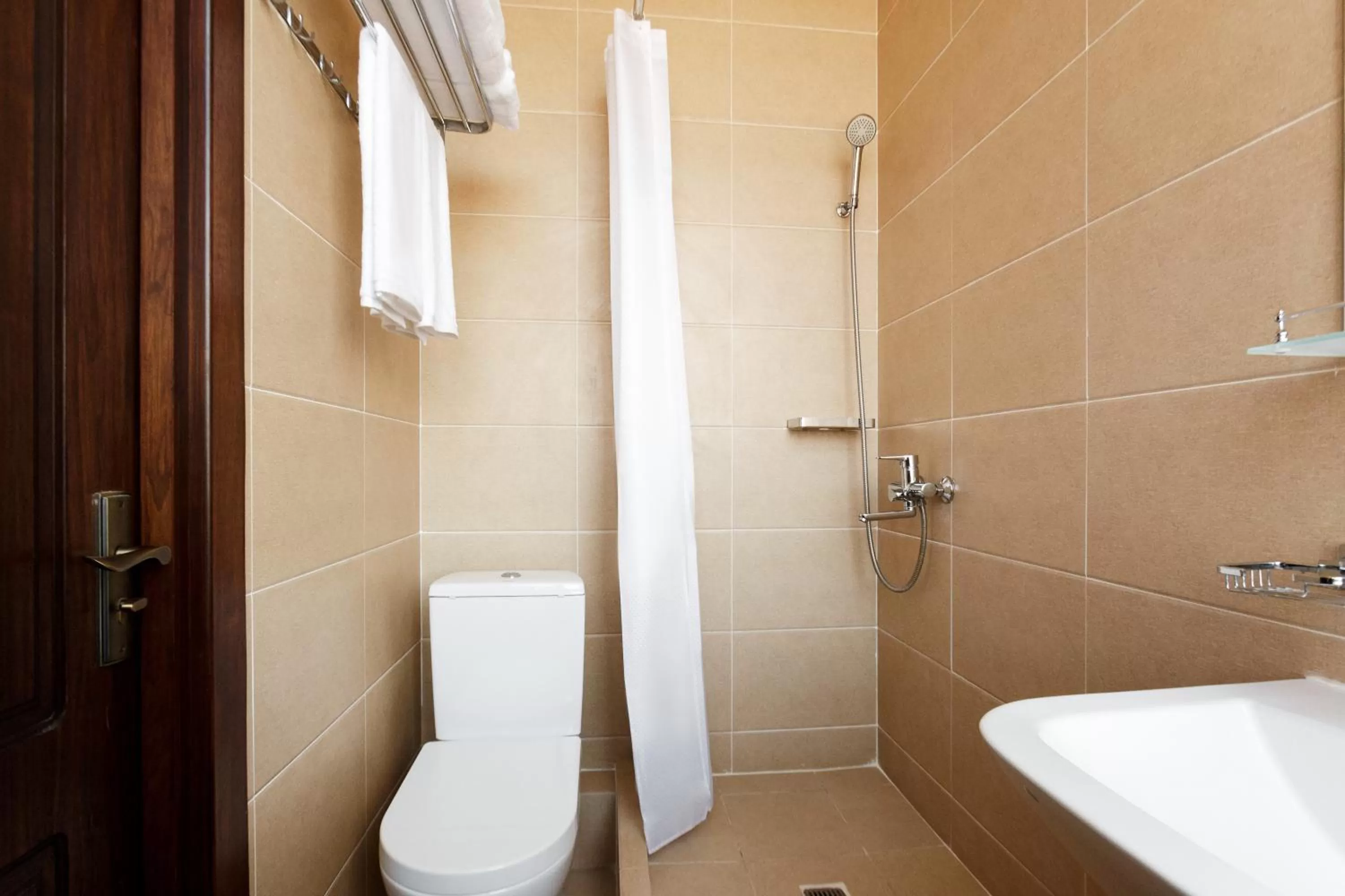 Shower in Western Suites Hotel